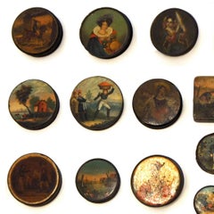 Set di 24 tabacchiere in cartapesta dipinta e metallo