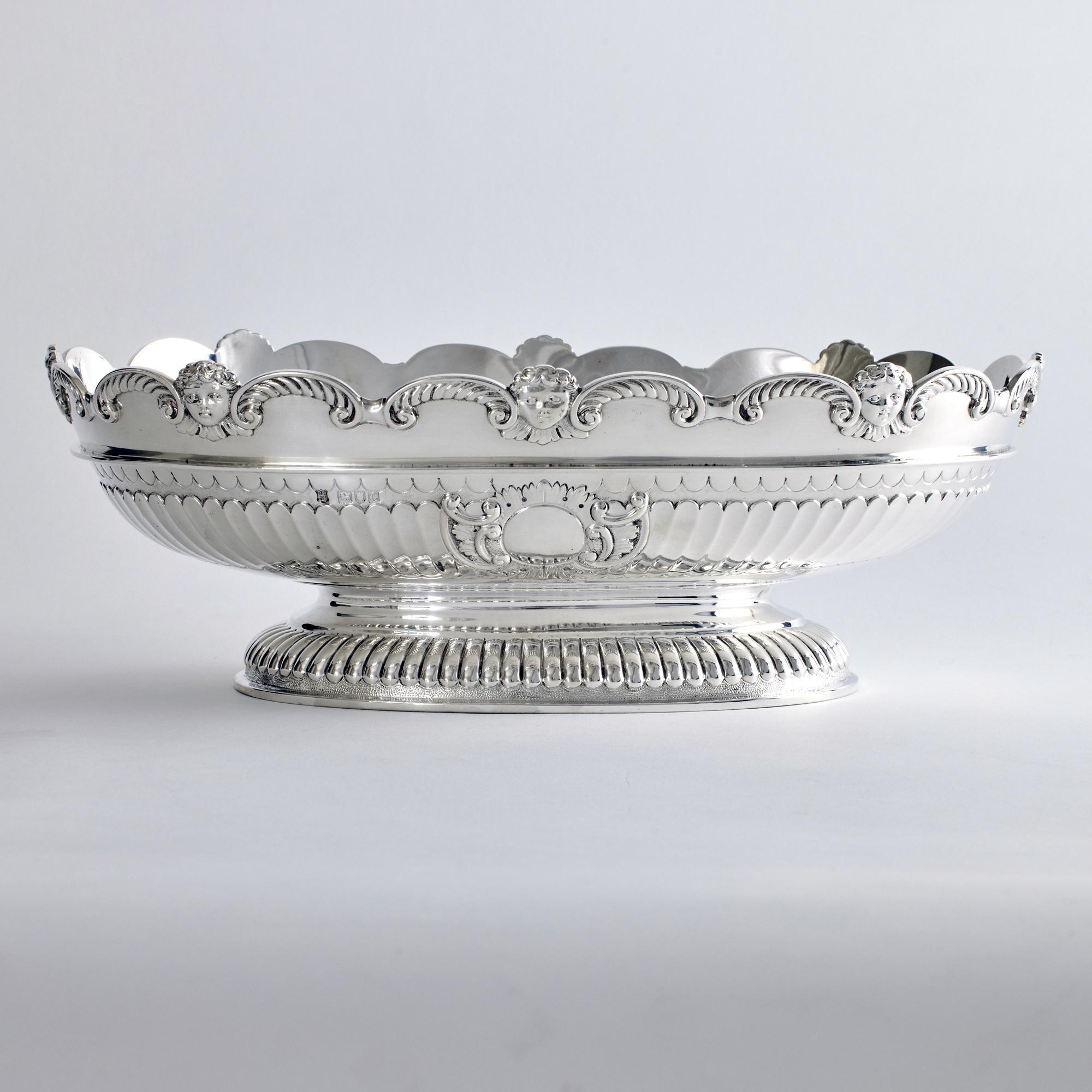 Large Victorian oval silver bowl For Sale 4