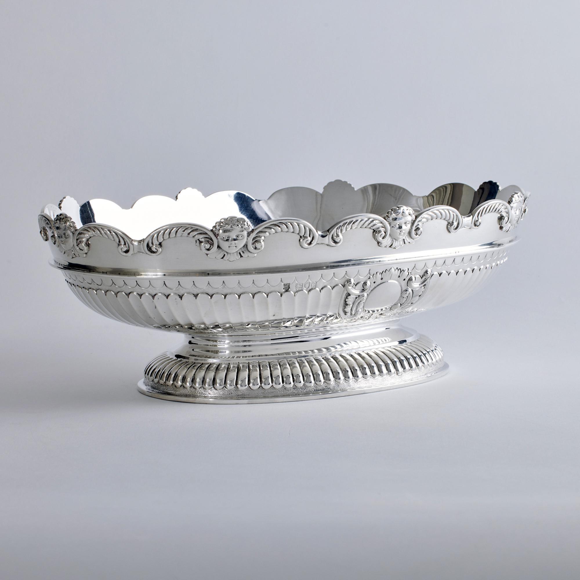 Grand bol ovale victorien en argent en vente 4