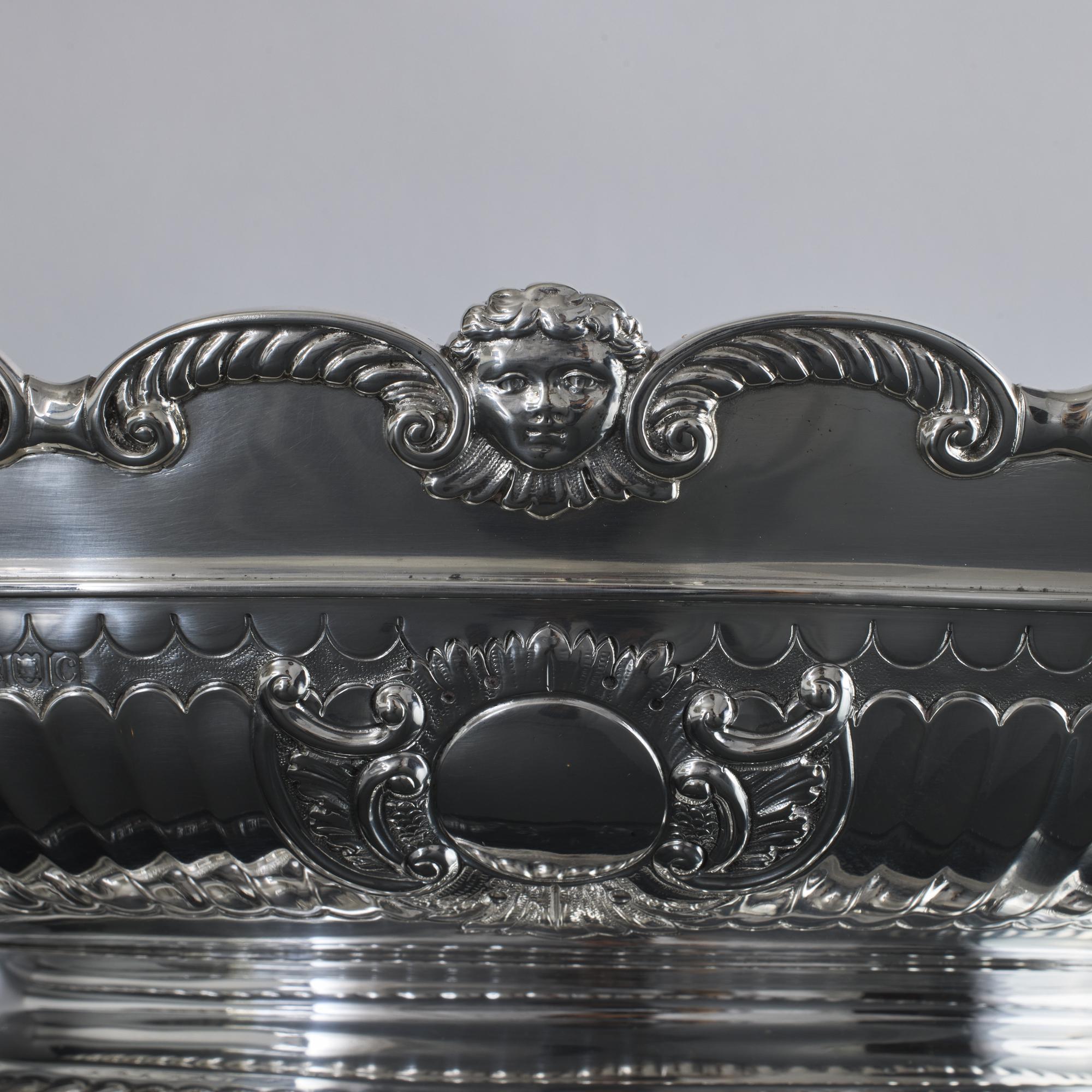 Victorien Grand bol ovale victorien en argent en vente