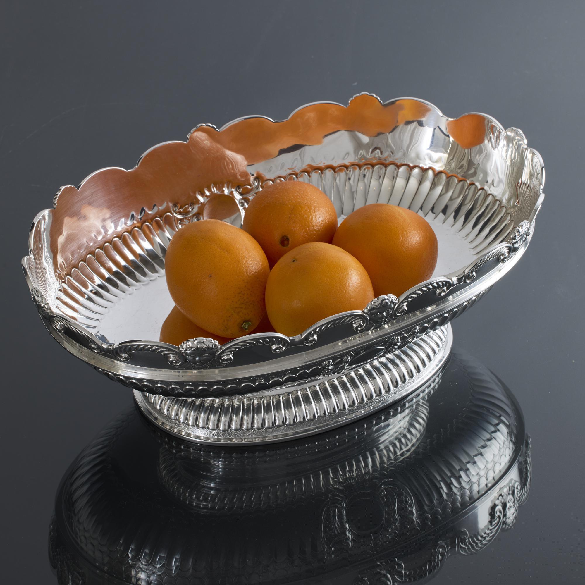 19th Century Large Victorian oval silver bowl For Sale