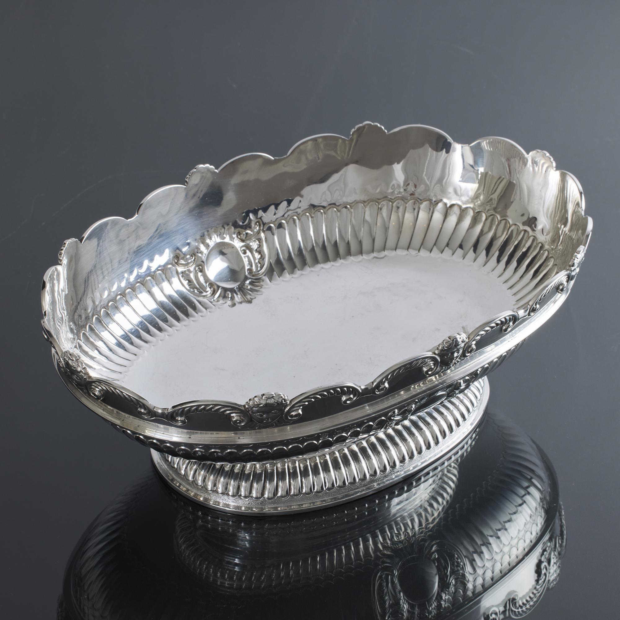 Sterling Silver Large Victorian oval silver bowl For Sale