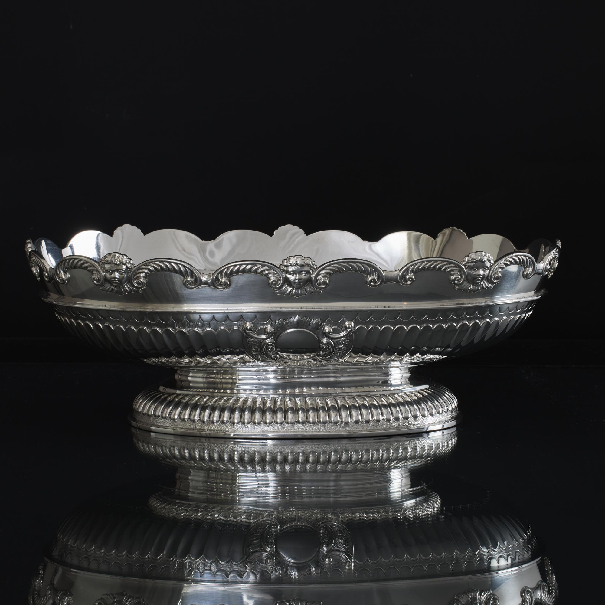 Large Victorian oval silver bowl For Sale 1
