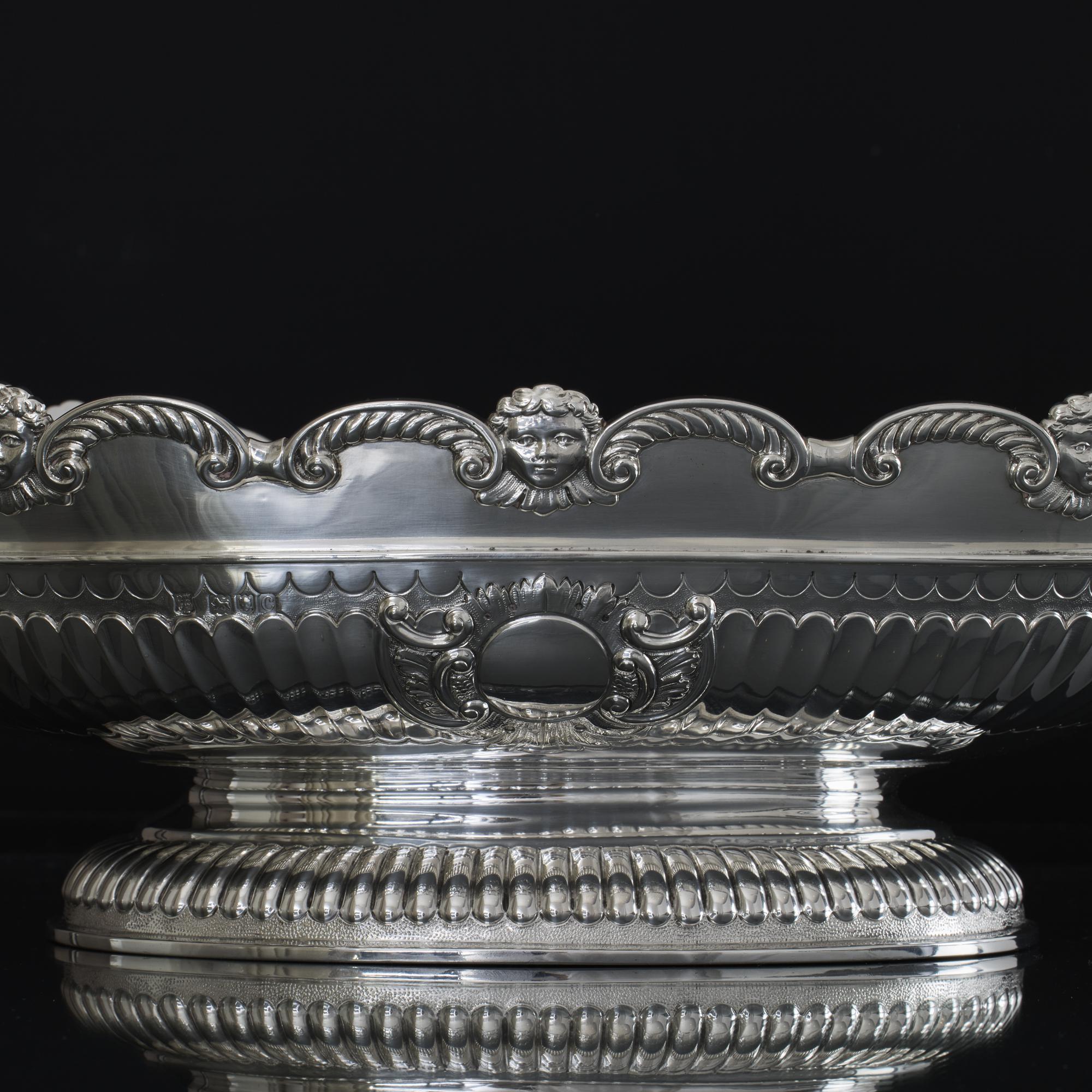 Grand bol ovale victorien en argent en vente 1