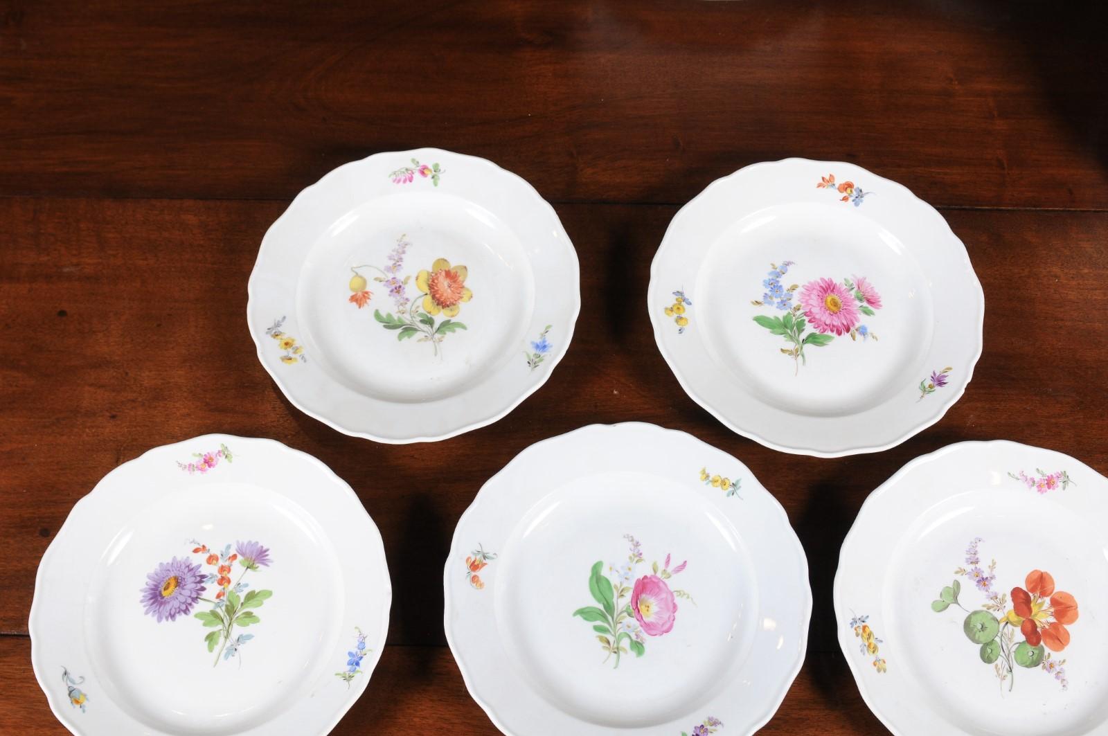24 Pieces Deutsches Meissen Porcelain Tafelservice mit Blumendekor im Zustand „Gut“ im Angebot in Atlanta, GA