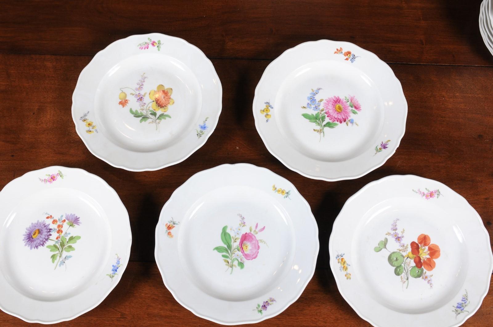 24 Pieces Deutsches Meissen Porcelain Tafelservice mit Blumendekor (19. Jahrhundert) im Angebot