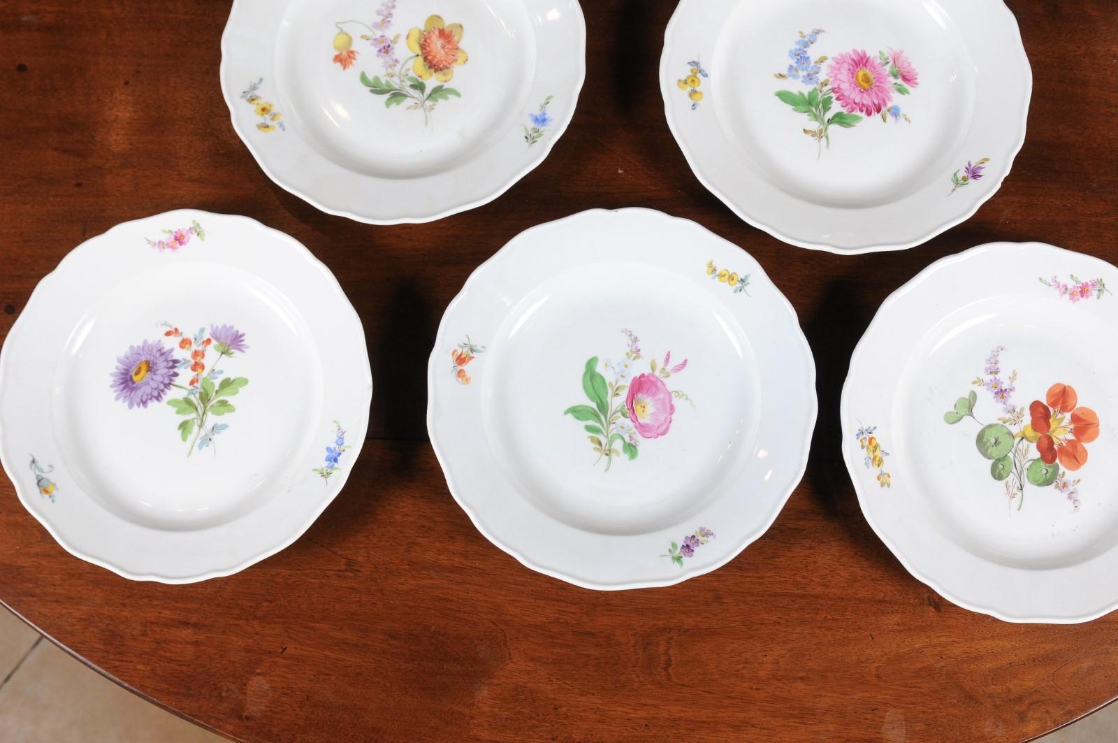 Hand-Crafted Set of 24 Pieces German Meissen Porcelain Dinner Service with Floral Decor For Sale