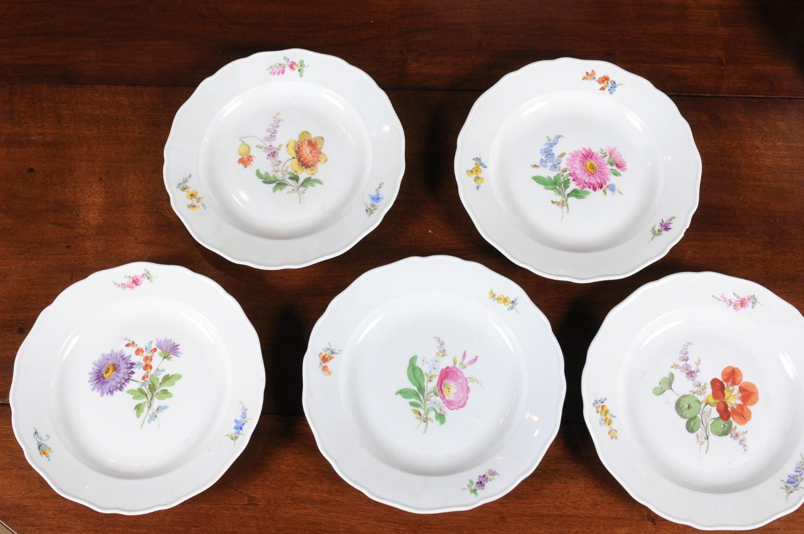 Set of 24 Pieces German Meissen Porcelain Dinner Service with Floral Decor In Good Condition For Sale In Atlanta, GA