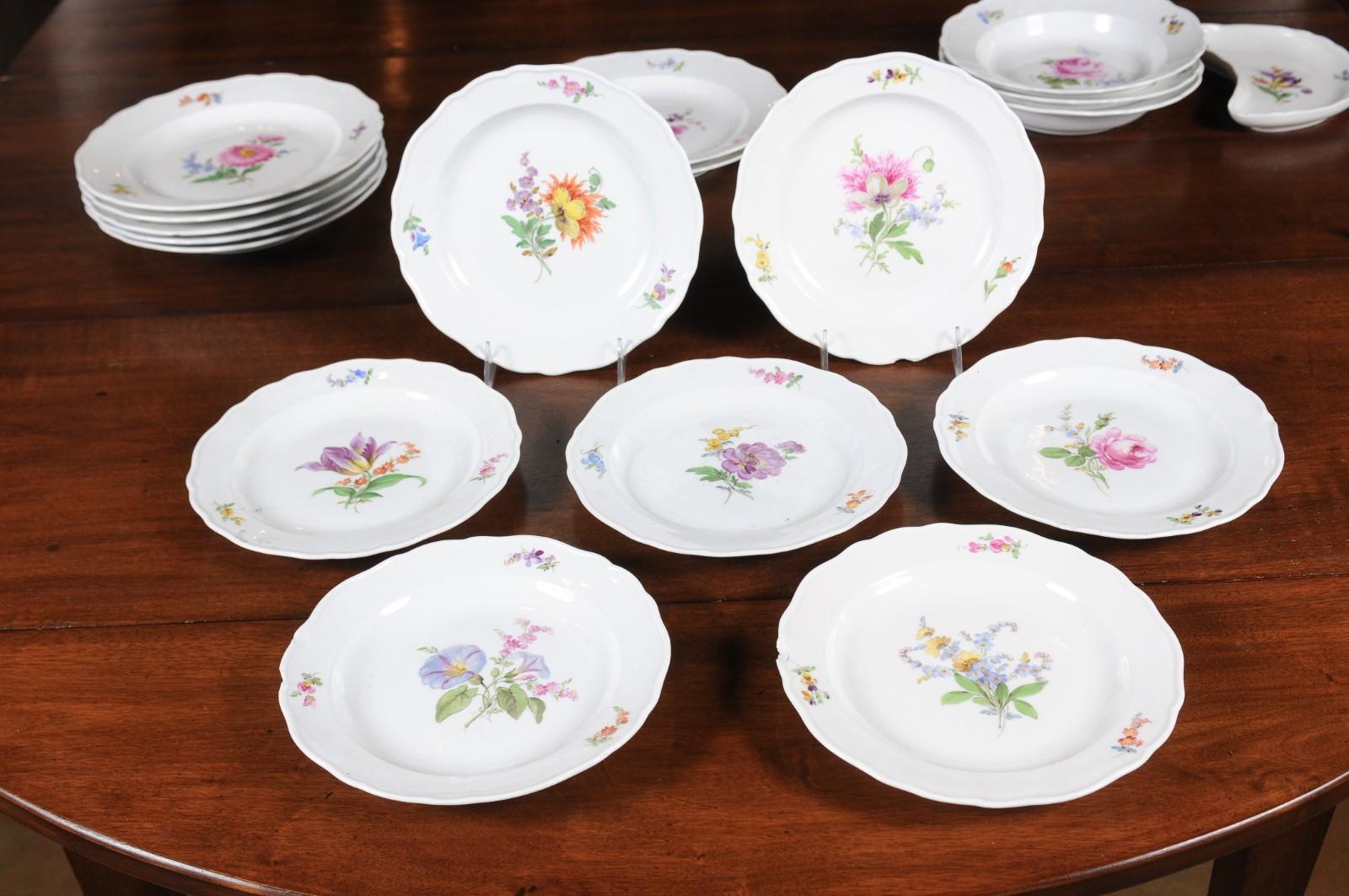 Set of 24 Pieces German Meissen Porcelain Dinner Service with Floral Decor For Sale 1