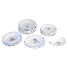 Service de table de 24 pièces en porcelaine de Meissen allemande avec décor floral