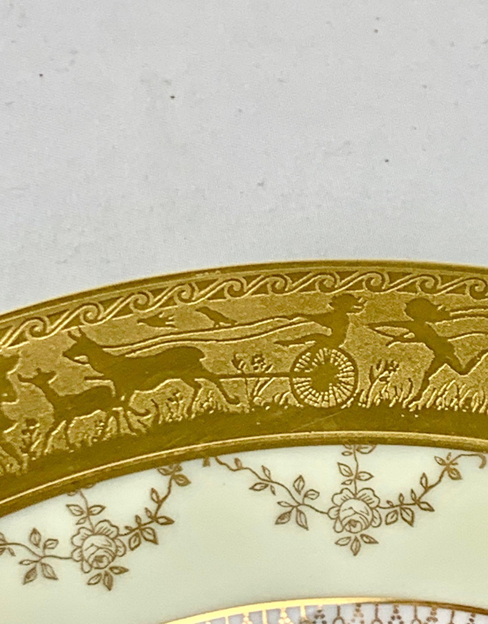 Ensemble de 24 assiettes plates et assiettes à soupe blanches et dorées par Royal Epaig C.C. 1935 en vente 1