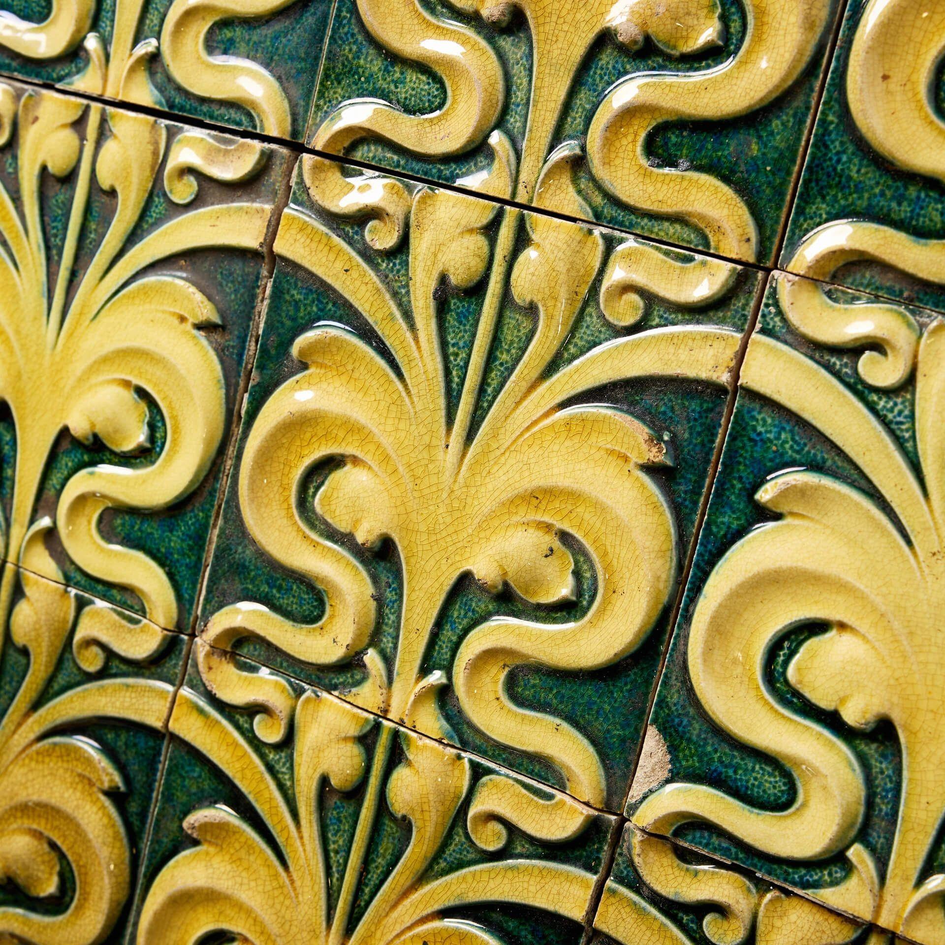 Anglais Lot de 25 carreaux de céramique émaillée verte et jaune antique de 6 pouces en vente