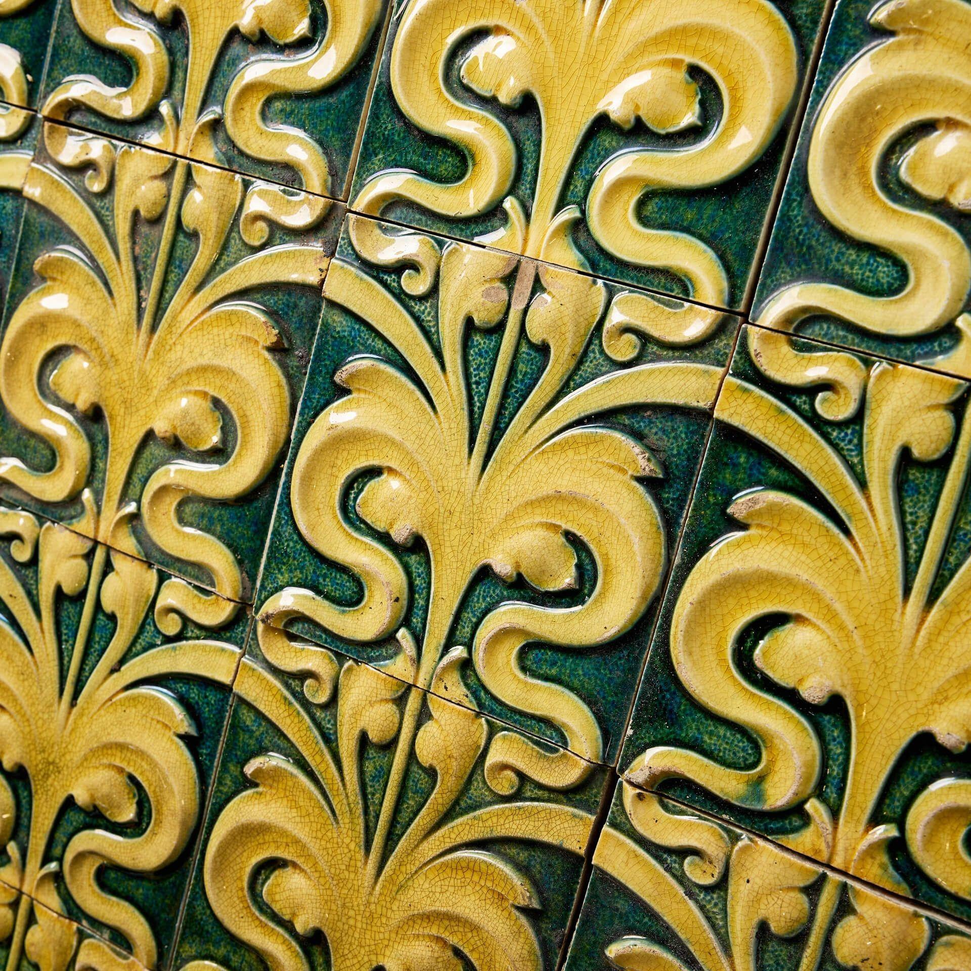 Arts and Crafts Lot de 25 carreaux de céramique émaillée Arts & Crafts de 6 pouces en vente