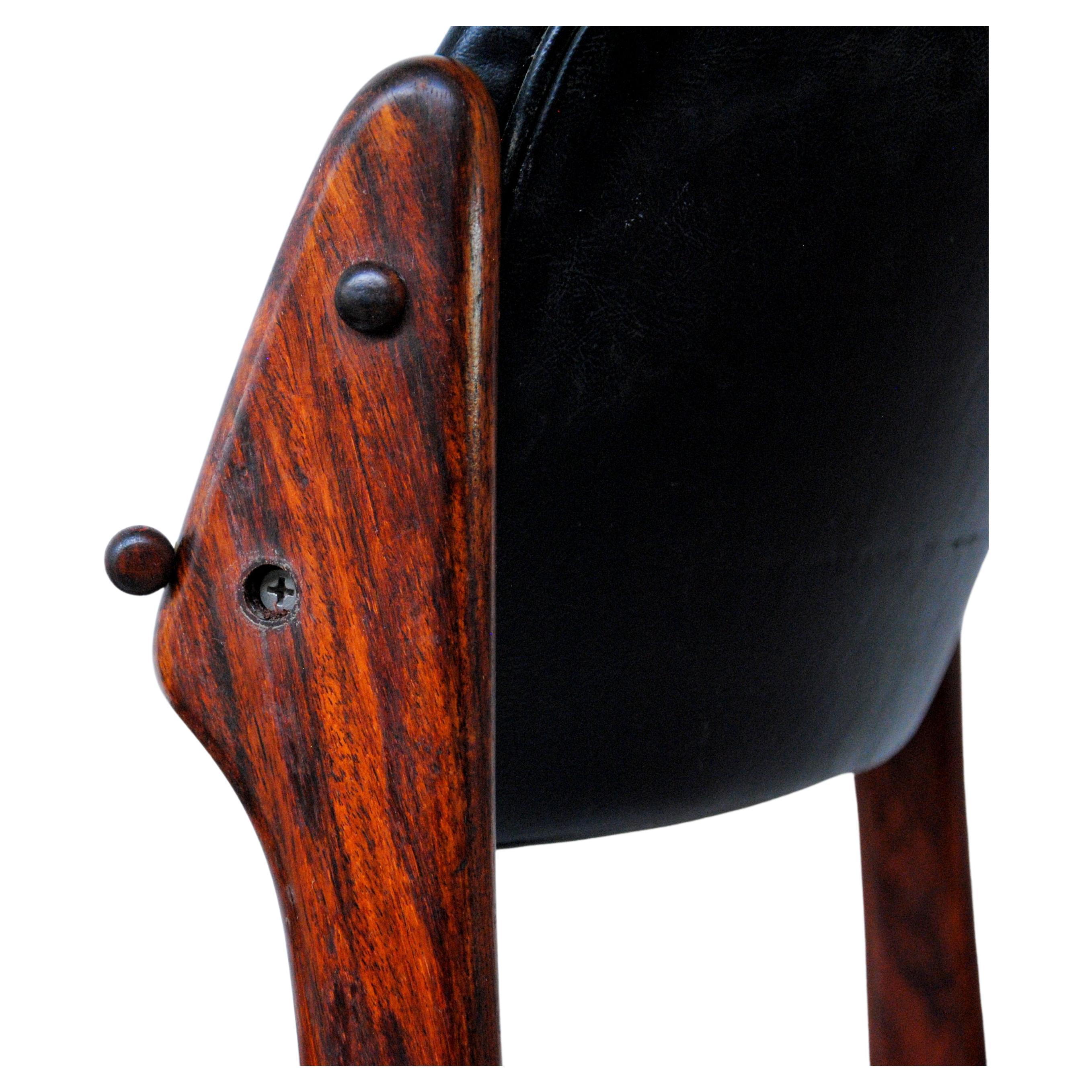 Ensemble de 25 meubles adaptés pour Erik Buch modèle 49 et autres chaises en bois de rose