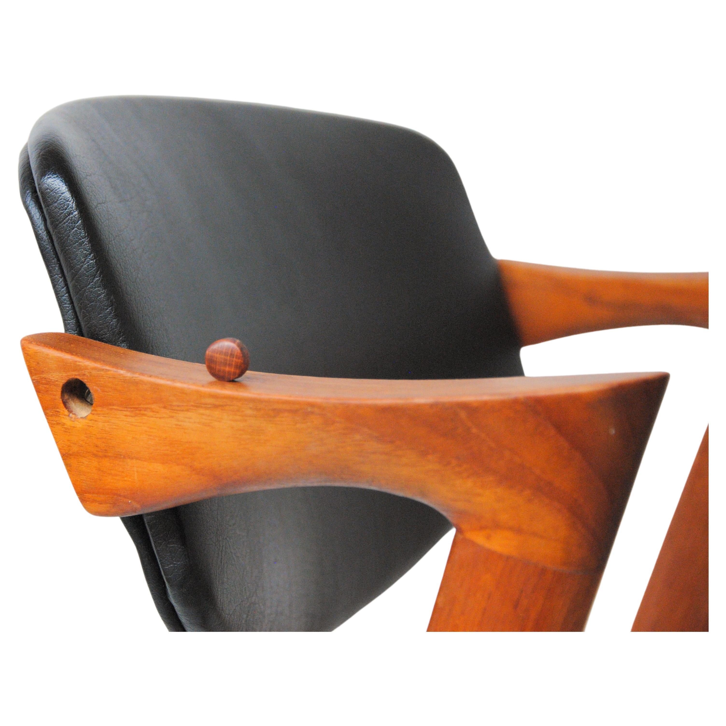 Ensemble de 25 chaises en teck adaptées pour Kai Kristiansen modèle 42 en vente