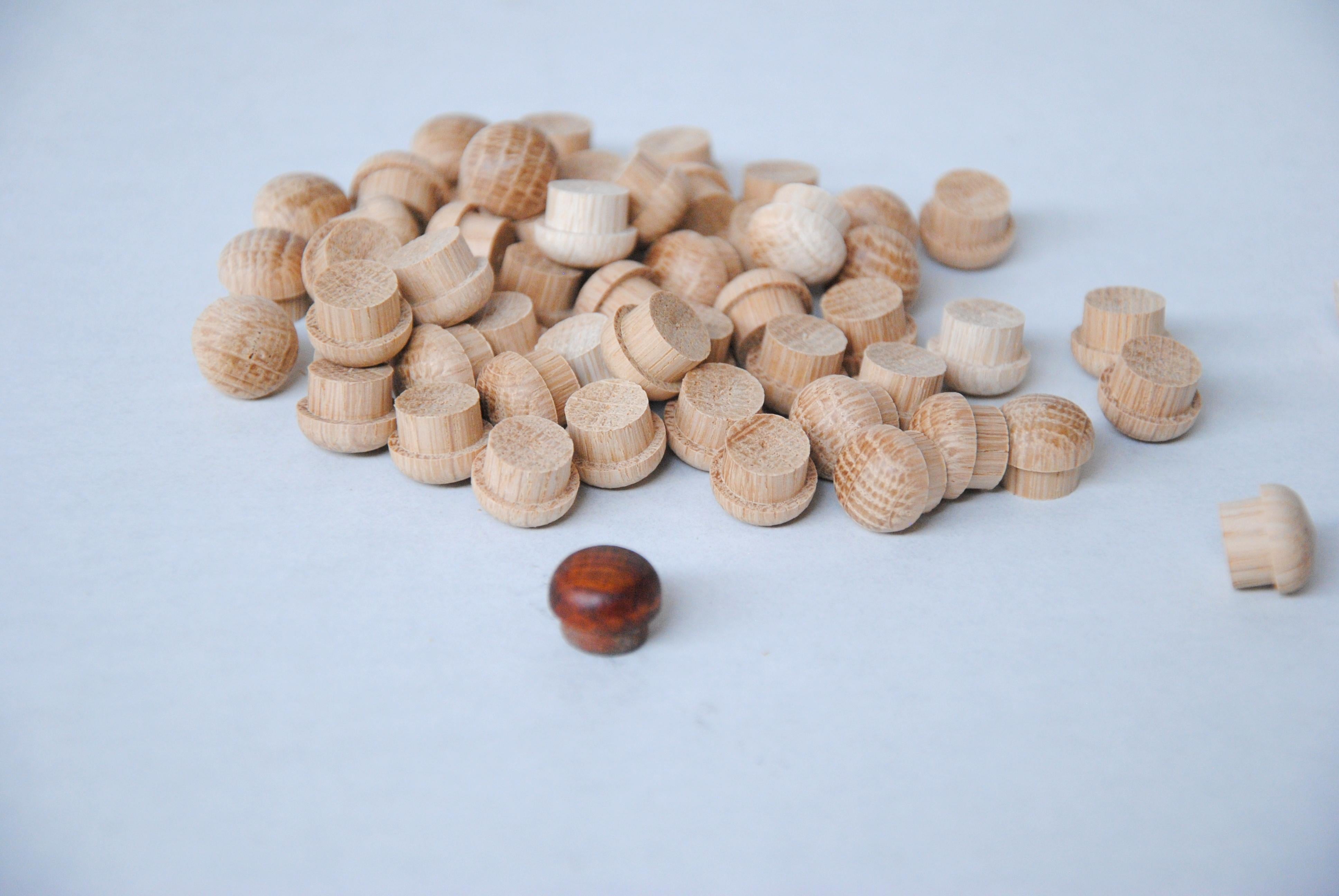 Set of 25 button plugs for Erik Buch model 50 teak armchairs and other chairs with similar plug holes.

The button plugs have the original dimensions and shape to ensure that they fit perfectly to the plug holes and are made of oak and tanned in 3