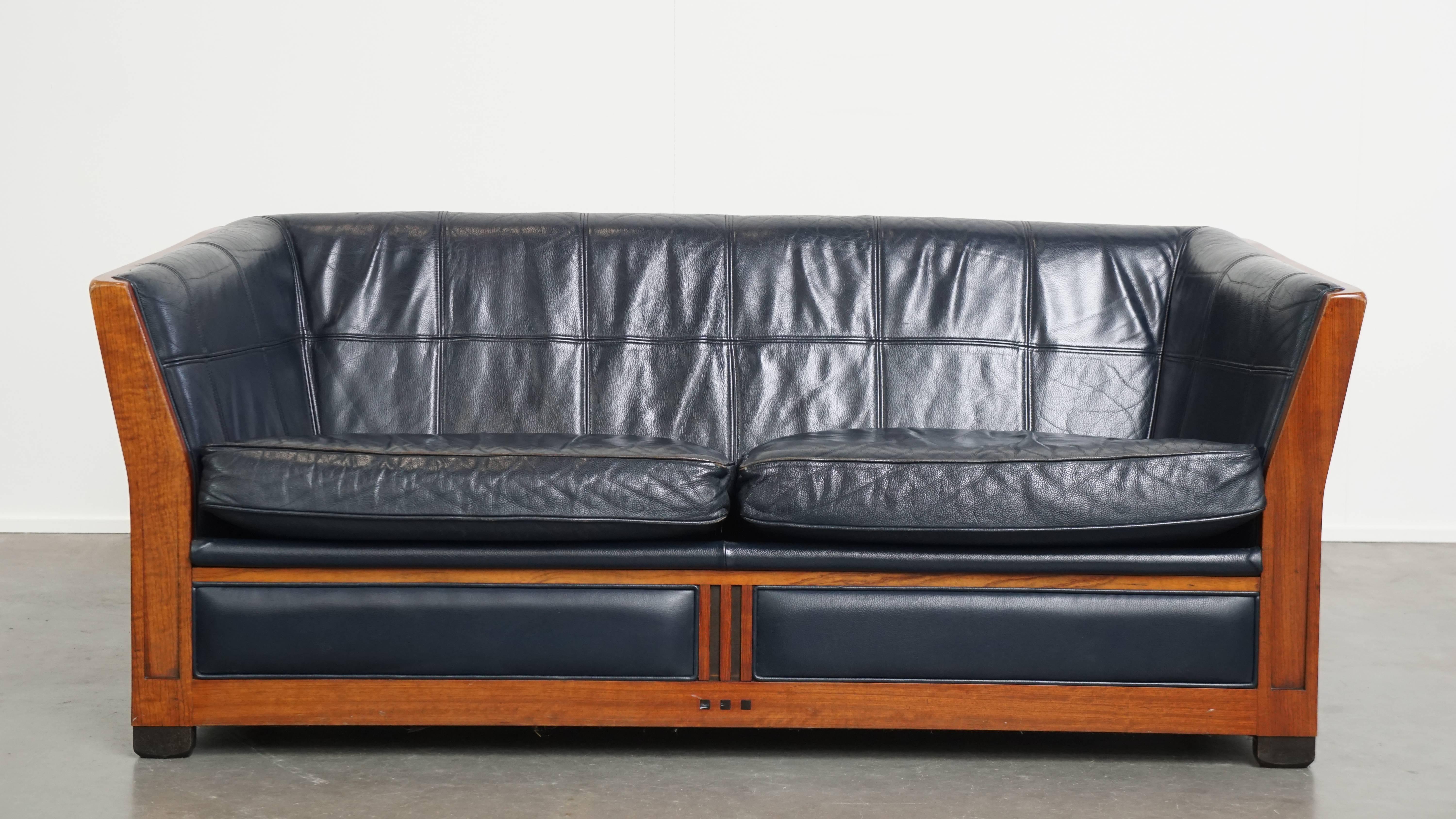 Offered: this luxurious set of 2.5-seater Schuitema Art Deco design sofas with beautiful woodwork and dark blue cowhide leather.
This elegant set of two sofas comes from the renowned Dutch brand Schuitema, known for its high quality and distinctive