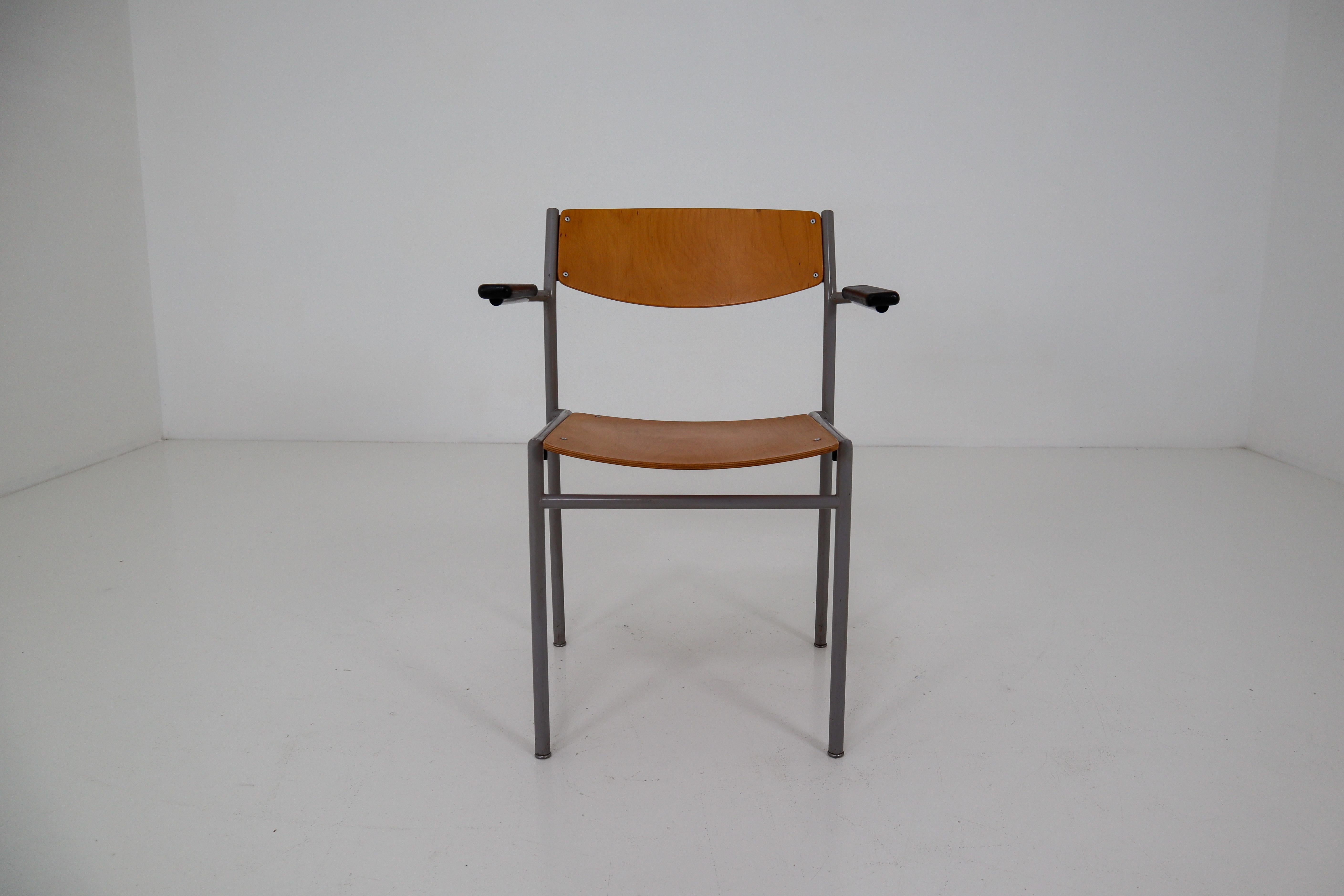 Mid-Century Modern Crazy set of 100 x comfortable industrial plywood chairs, produced in Holland 