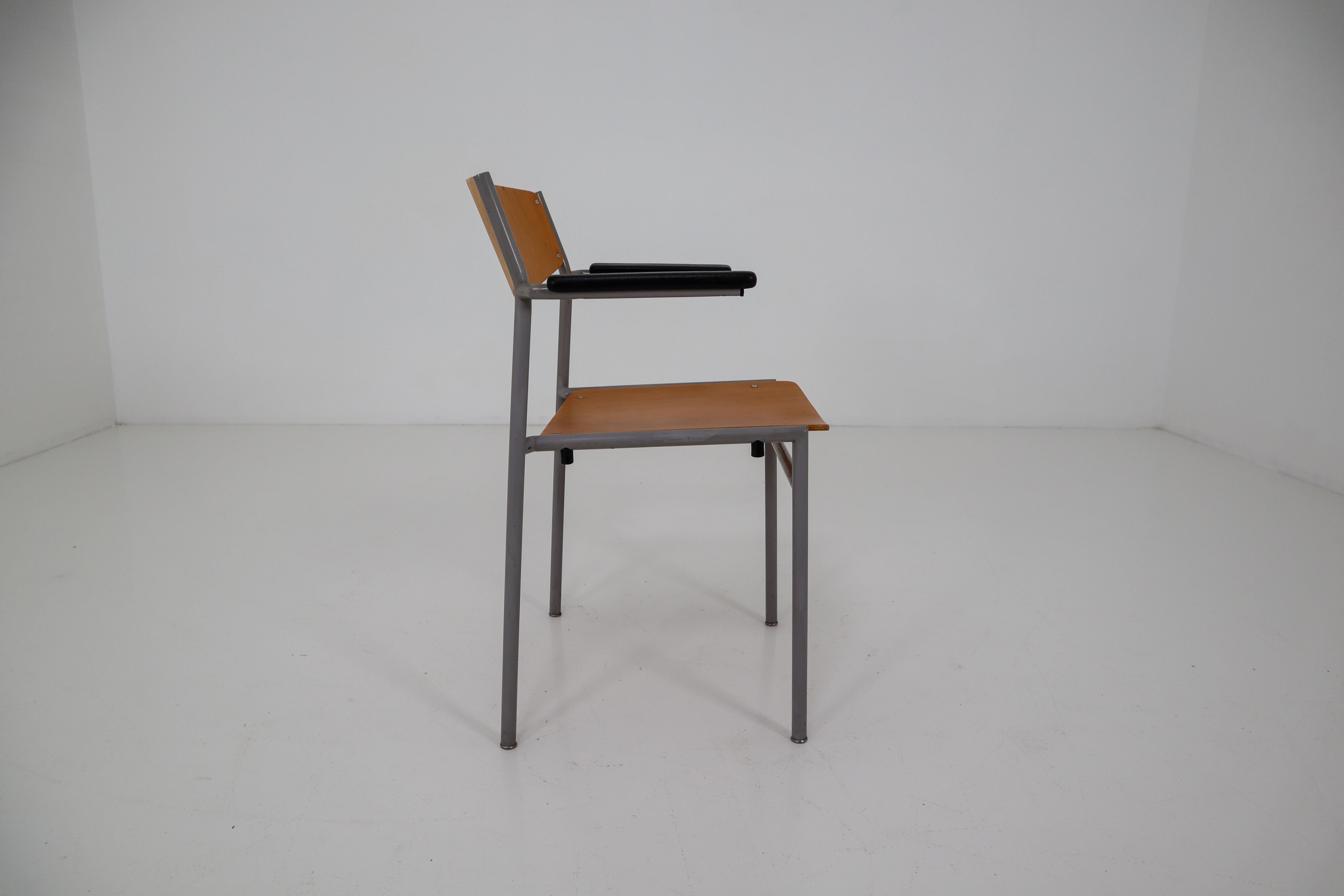 Dutch Crazy set of 100 x comfortable industrial plywood chairs, produced in Holland 