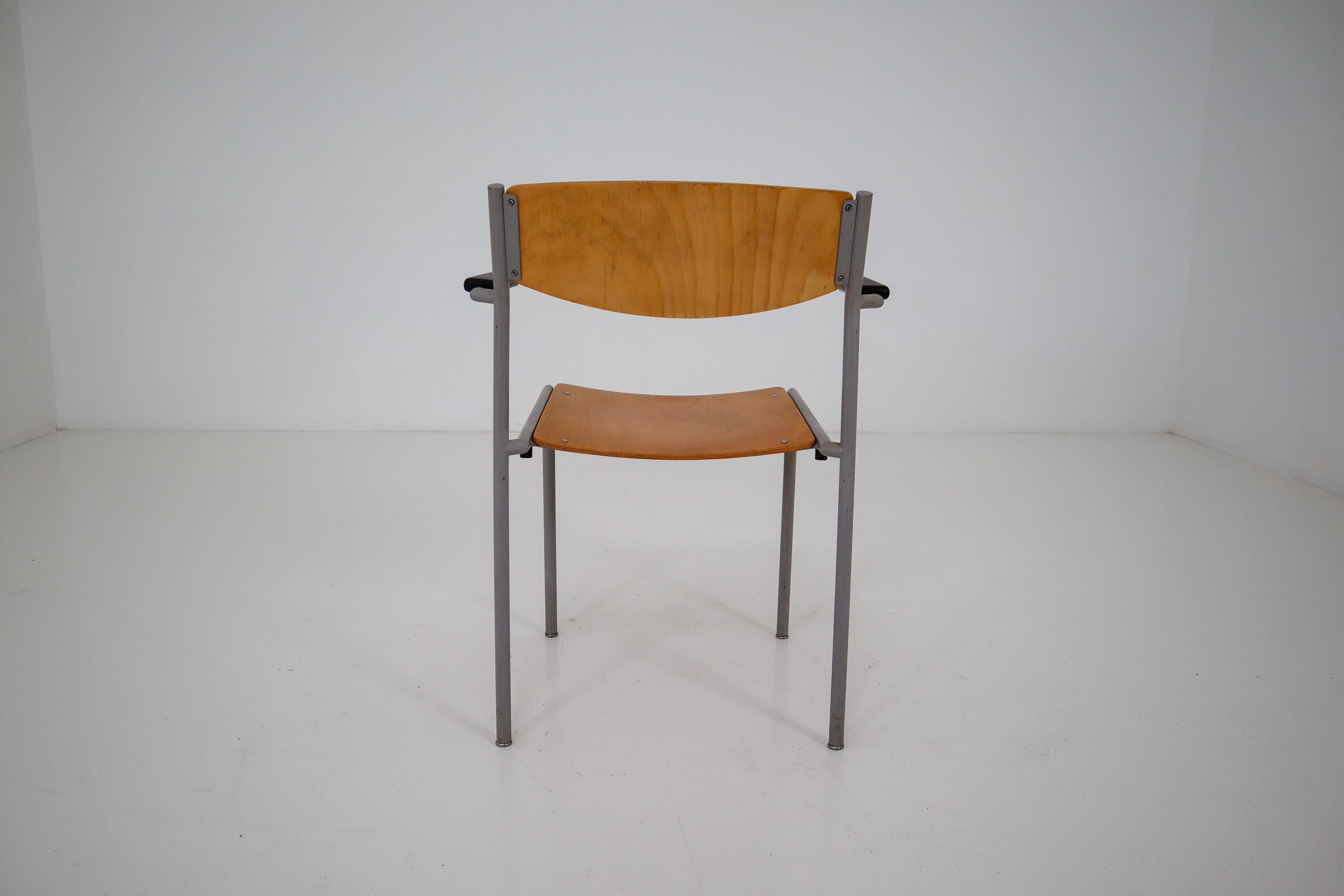 Crazy set of 100 x comfortable industrial plywood chairs, produced in Holland  In Good Condition In Almelo, NL