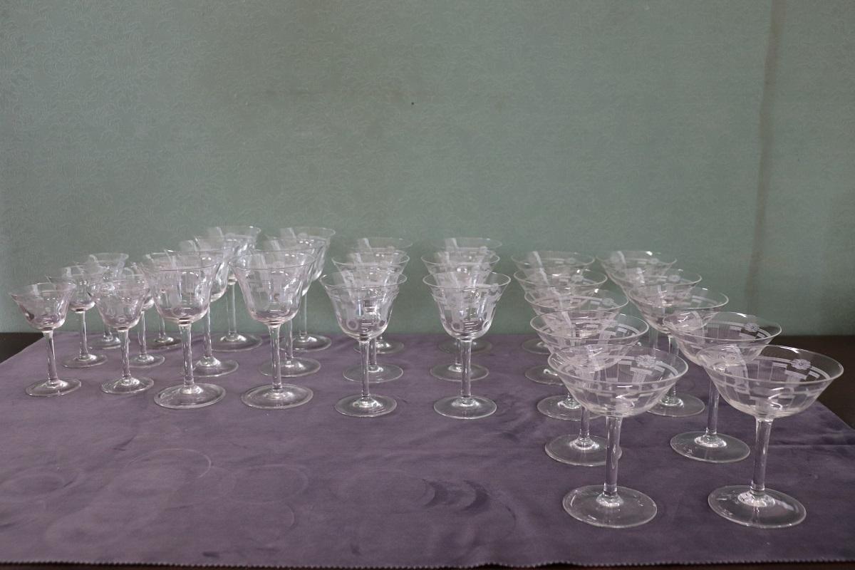 Set di 28 eleganti bicchieri di cristallo in vendita 4