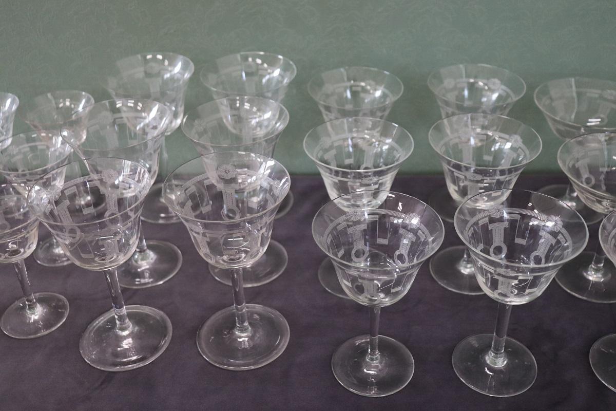 Set di 28 eleganti bicchieri di cristallo In condizioni buone in vendita a Casale Monferrato, IT