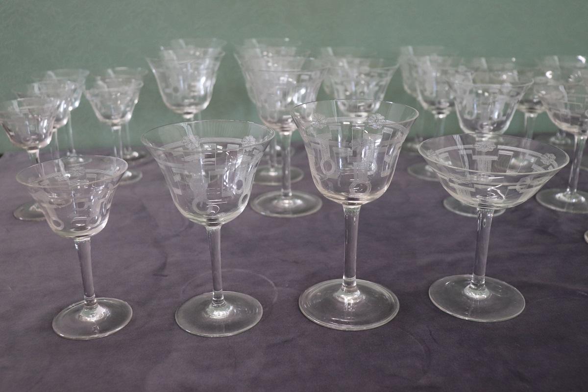 Cristallo Set di 28 eleganti bicchieri di cristallo in vendita