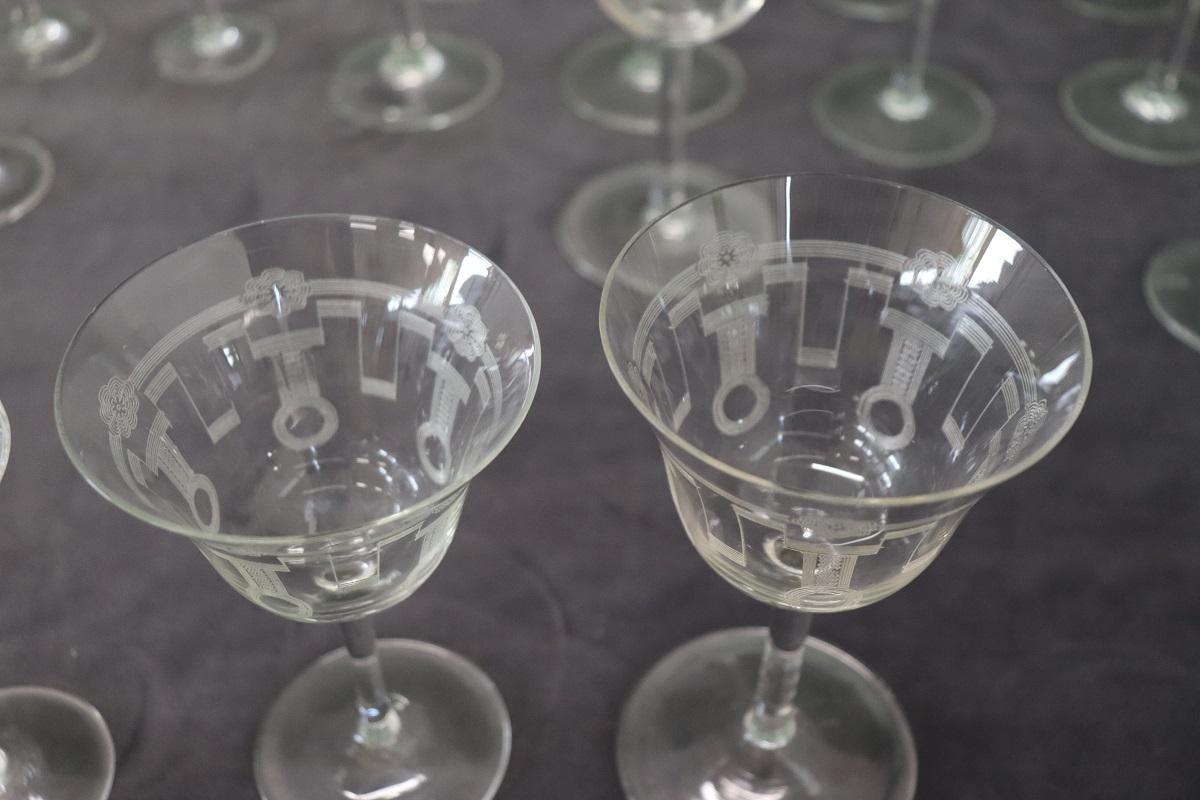 Set di 28 eleganti bicchieri di cristallo in vendita 2