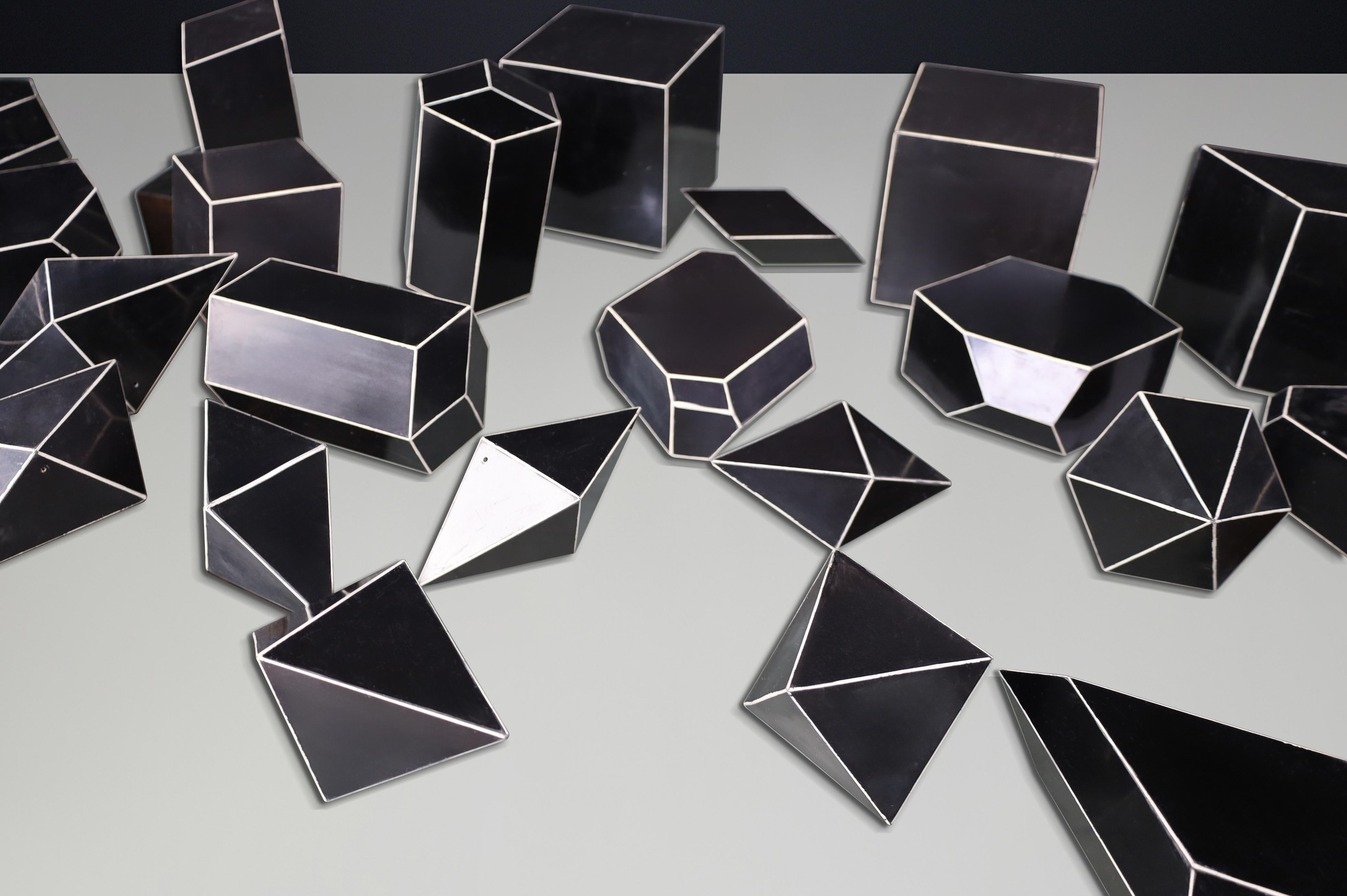 Ensemble de 28 modèles géométriques en bakélite Bauhaus pour salles de classe, CZ 1930s en vente 9