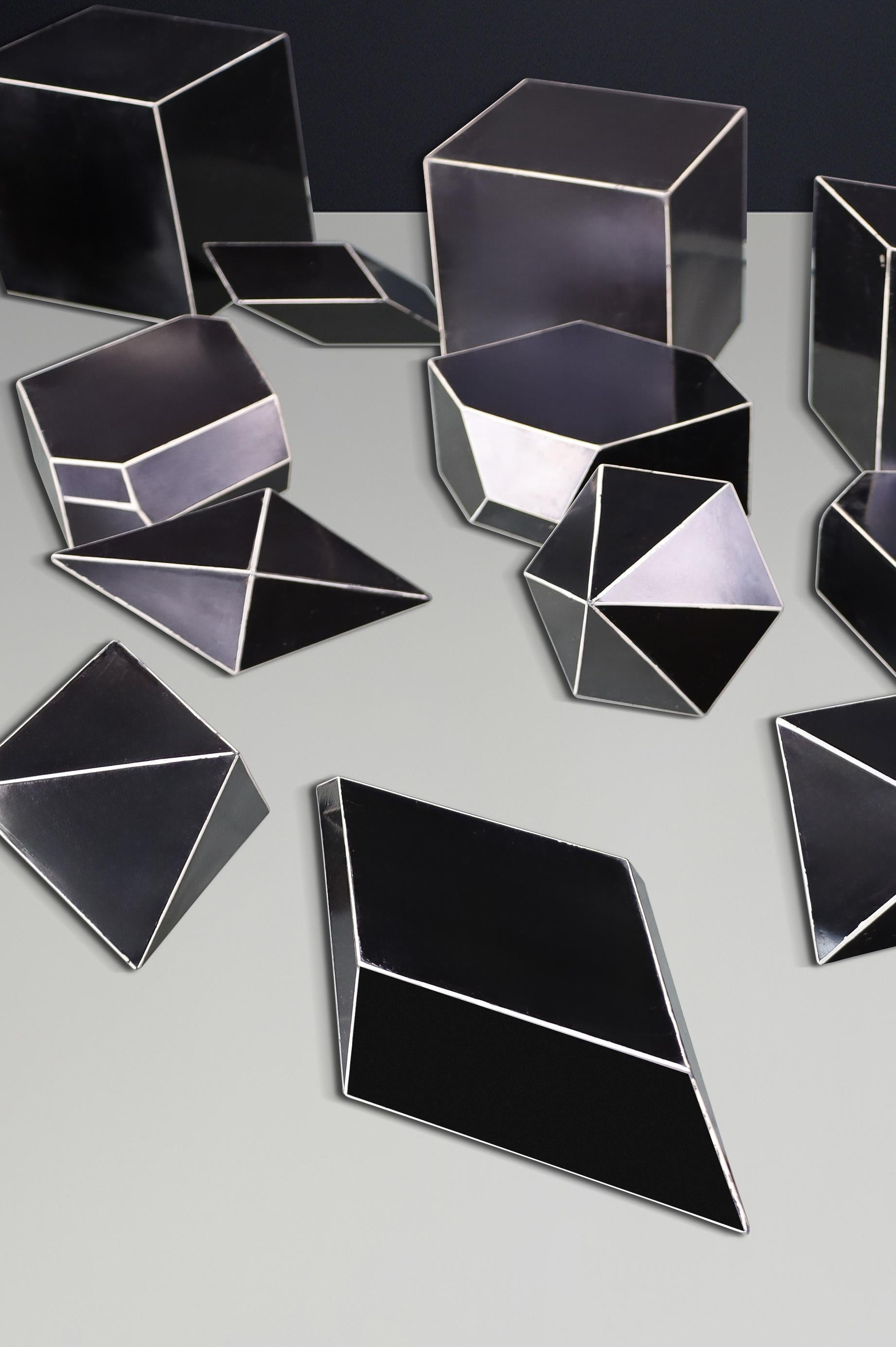 20ième siècle Ensemble de 28 modèles géométriques en bakélite Bauhaus pour salles de classe, CZ 1930s en vente