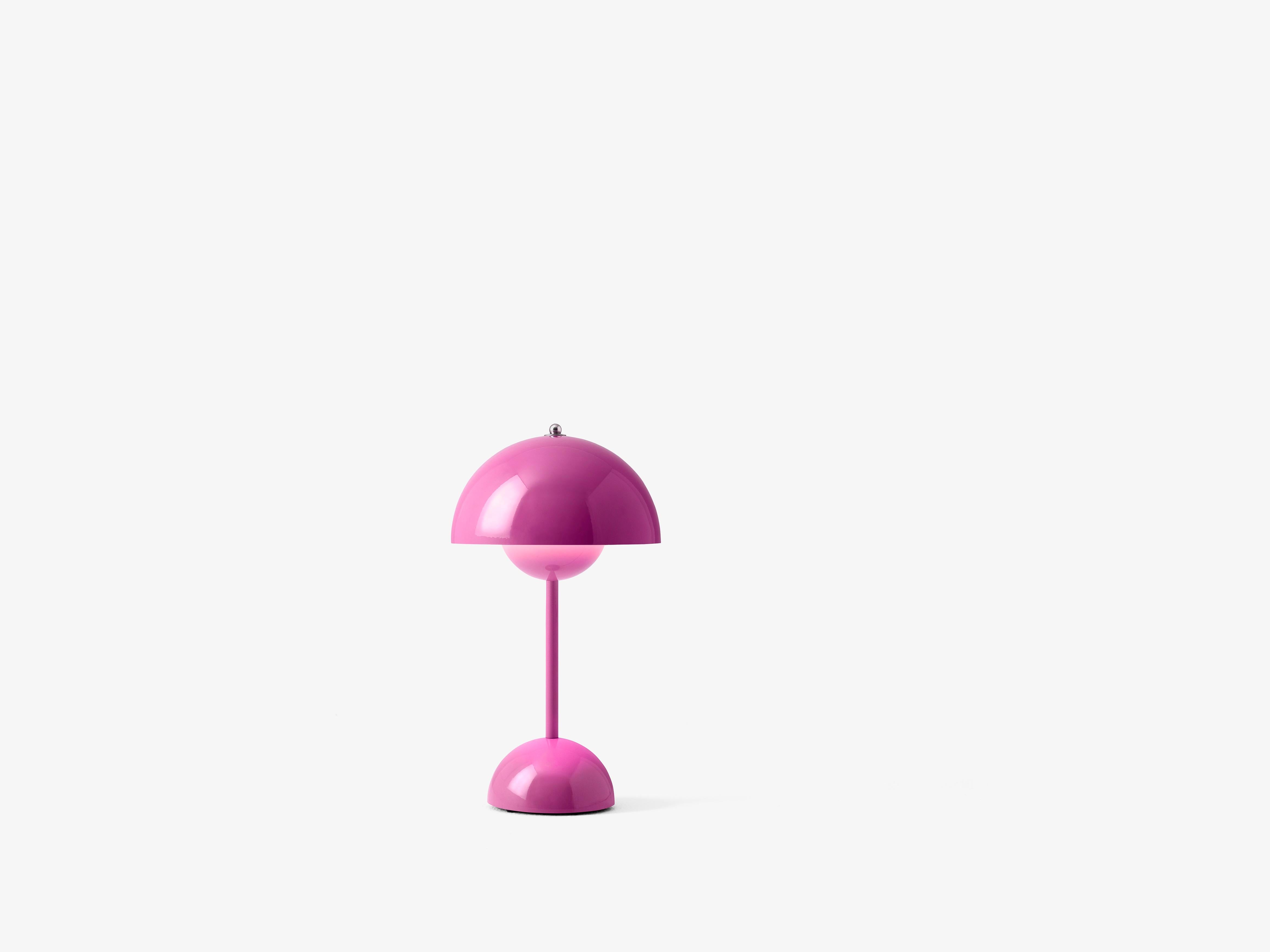 Ensemble de 2 lampes de bureau Flowerpot Vp9 Portable Dark Plum/Tangy Pink Table Lamp-Panton pour &T en vente 1