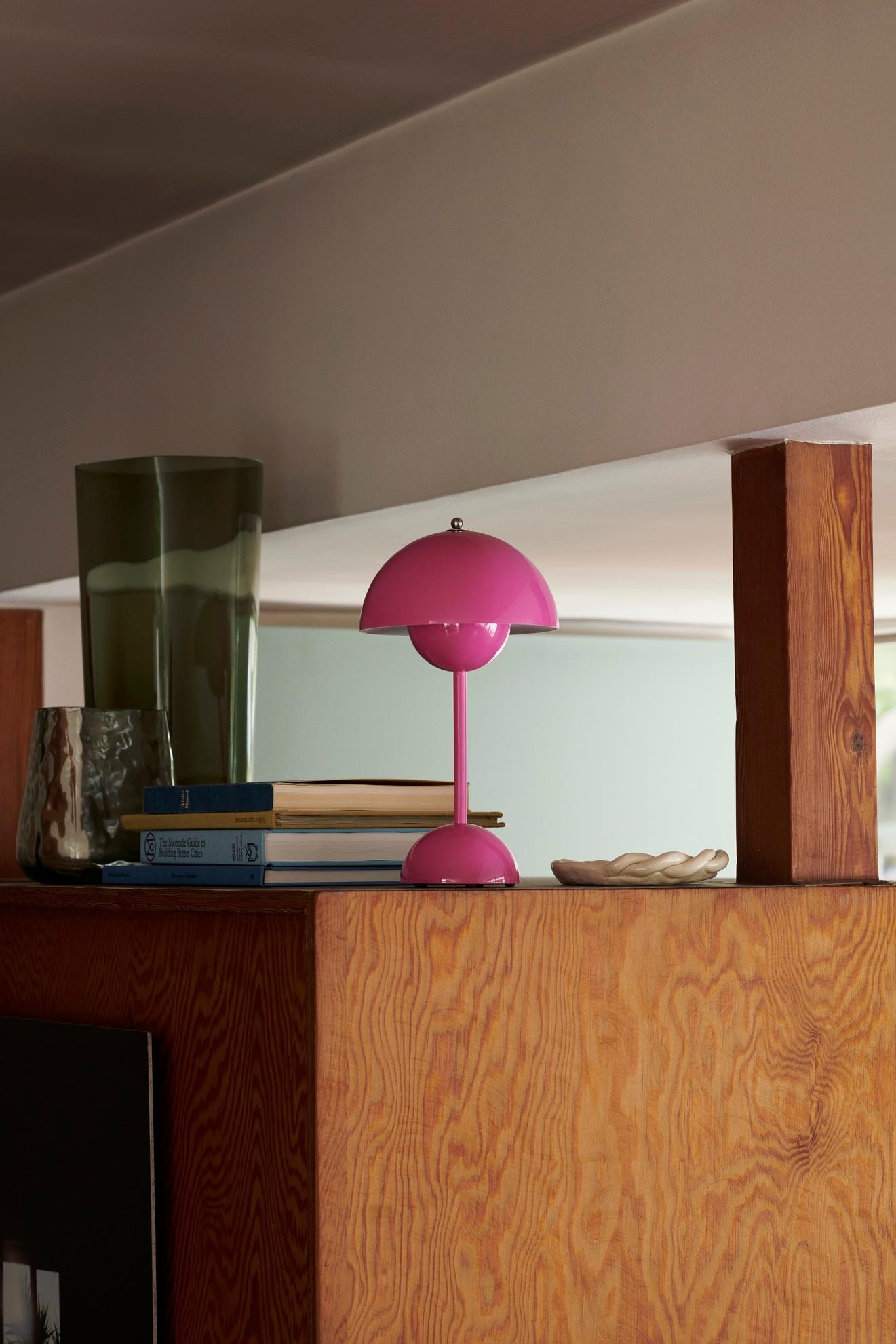 Ensemble de 2 lampes de bureau Flowerpot Vp9 Portable Dark Plum/Tangy Pink Table Lamp-Panton pour &T en vente 4
