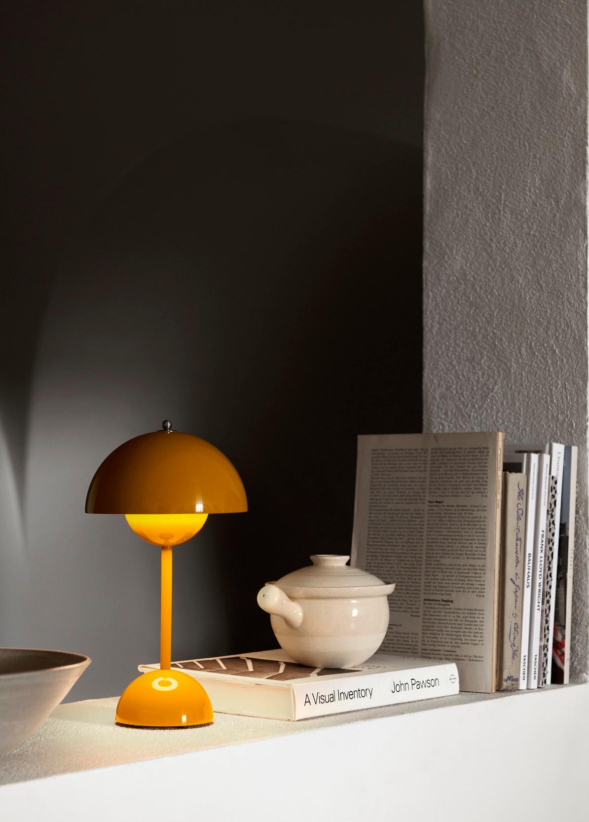 Ensemble de 2 lampes de table Portable Swim Blue/Mustard Vp9 de Verner Panton pour &T en vente 4