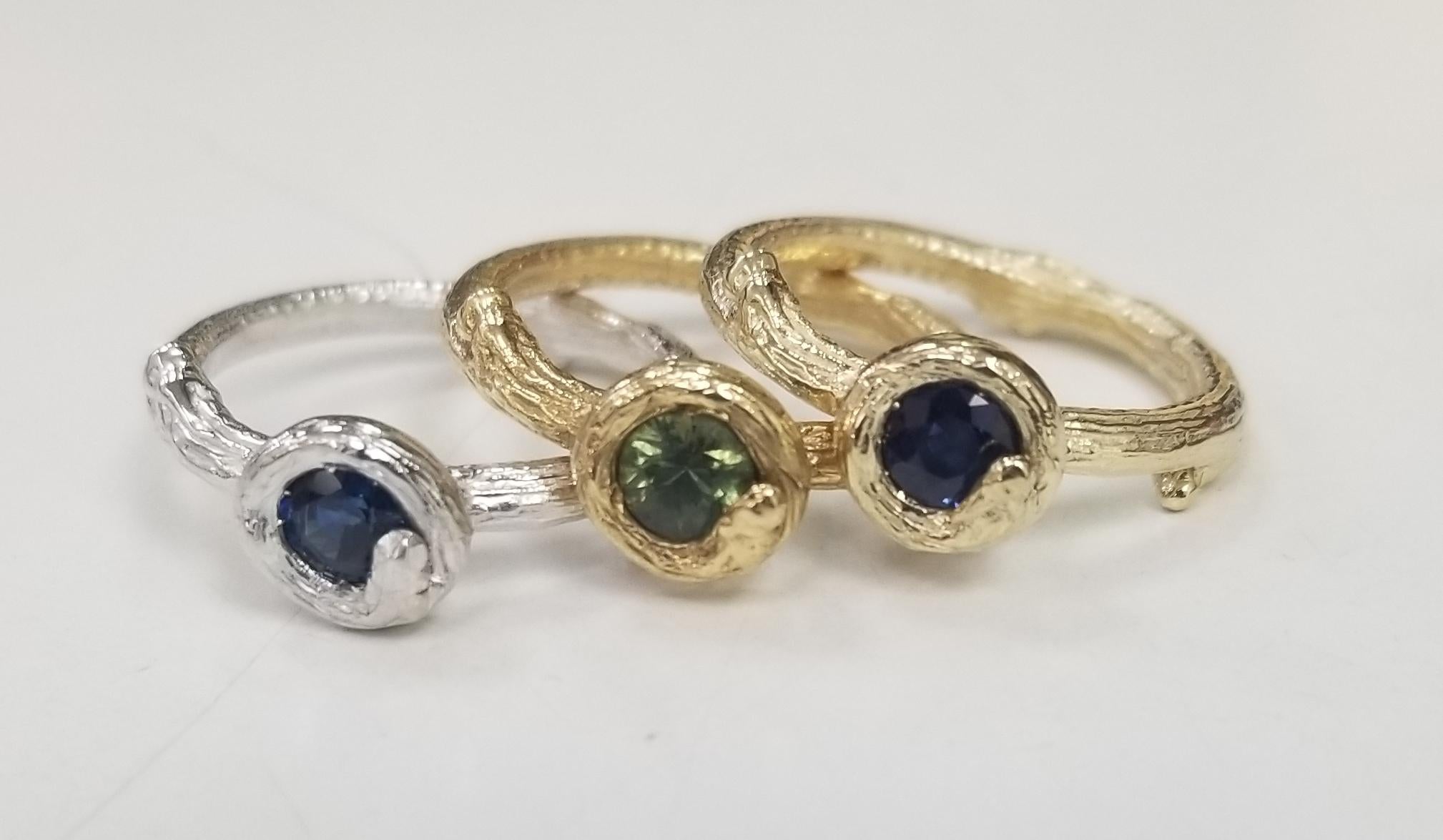 Set of 3 14k gold Multicolored Sapphire Bark Stack-able Rings In New Condition In Los Angeles, CA