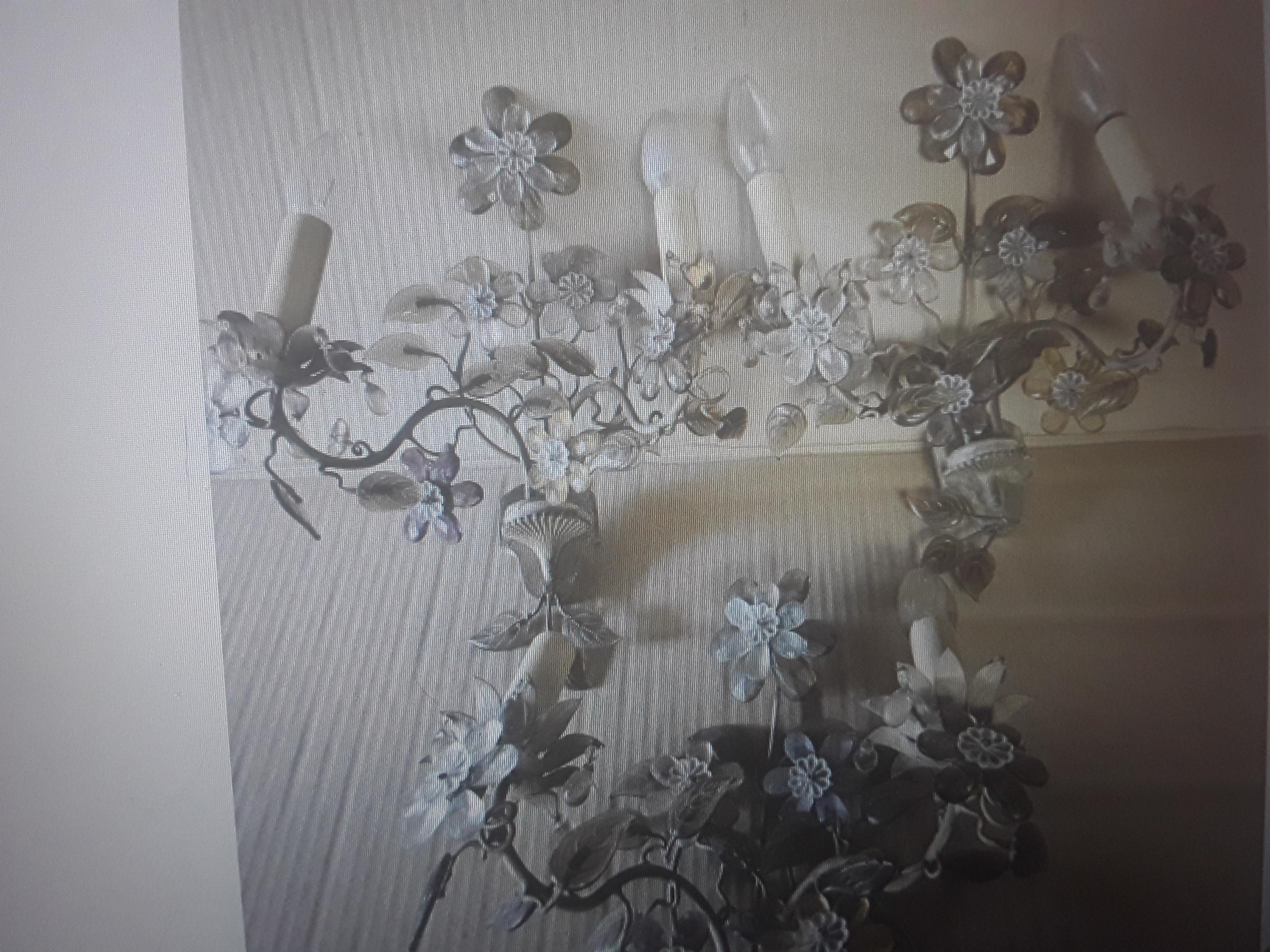 Juego de 3 Apliques de Cristal de Corte Amatista de la Regencia Francesa de 1940 con Ramo Floral en Bueno estado para la venta en Opa Locka, FL