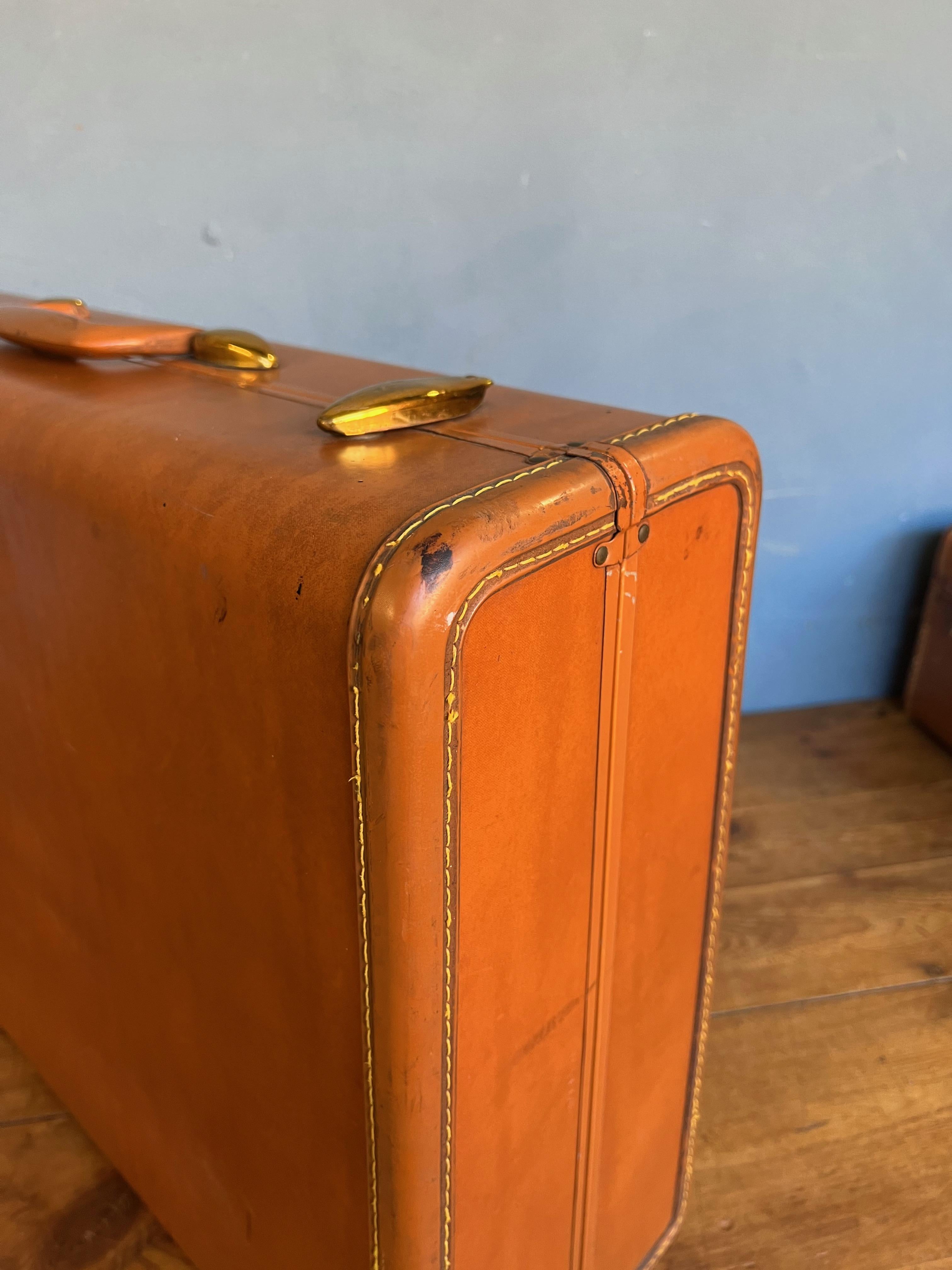 Set of 3 1940's Samsonite Hard Shell Leather Suitcases In Good Condition In Buchanan, NY