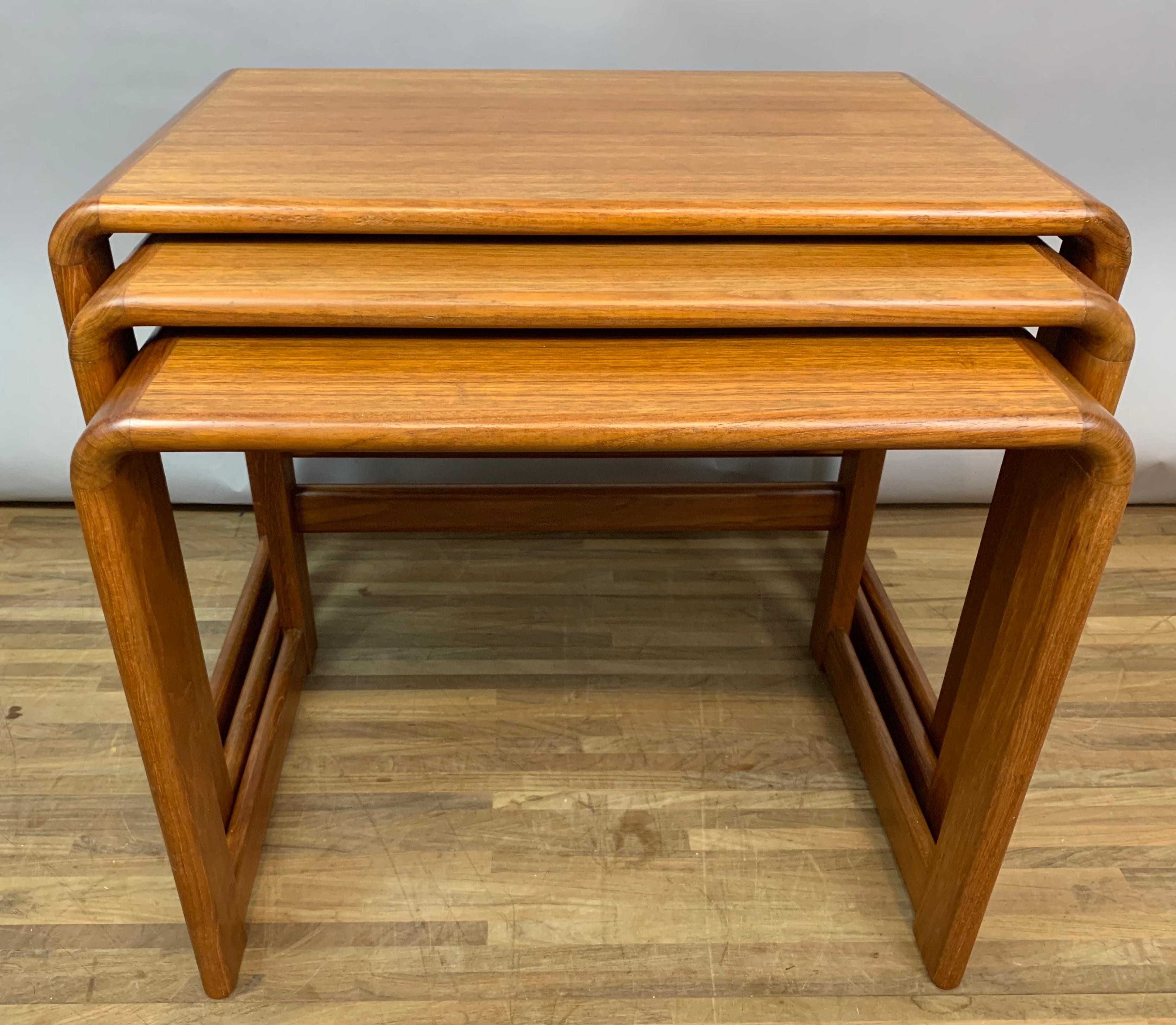 Set of 3 1960s English Teak Round Edged Nesting Tables Nest of Tables 14