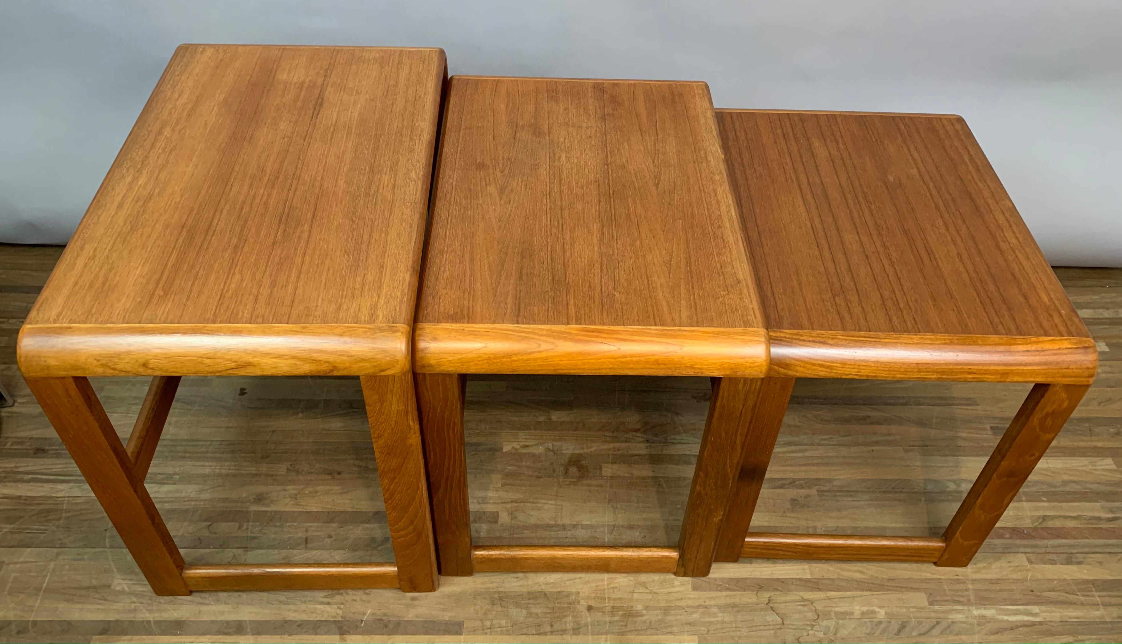 Set of 3 1960s English Teak Round Edged Nesting Tables Nest of Tables 17