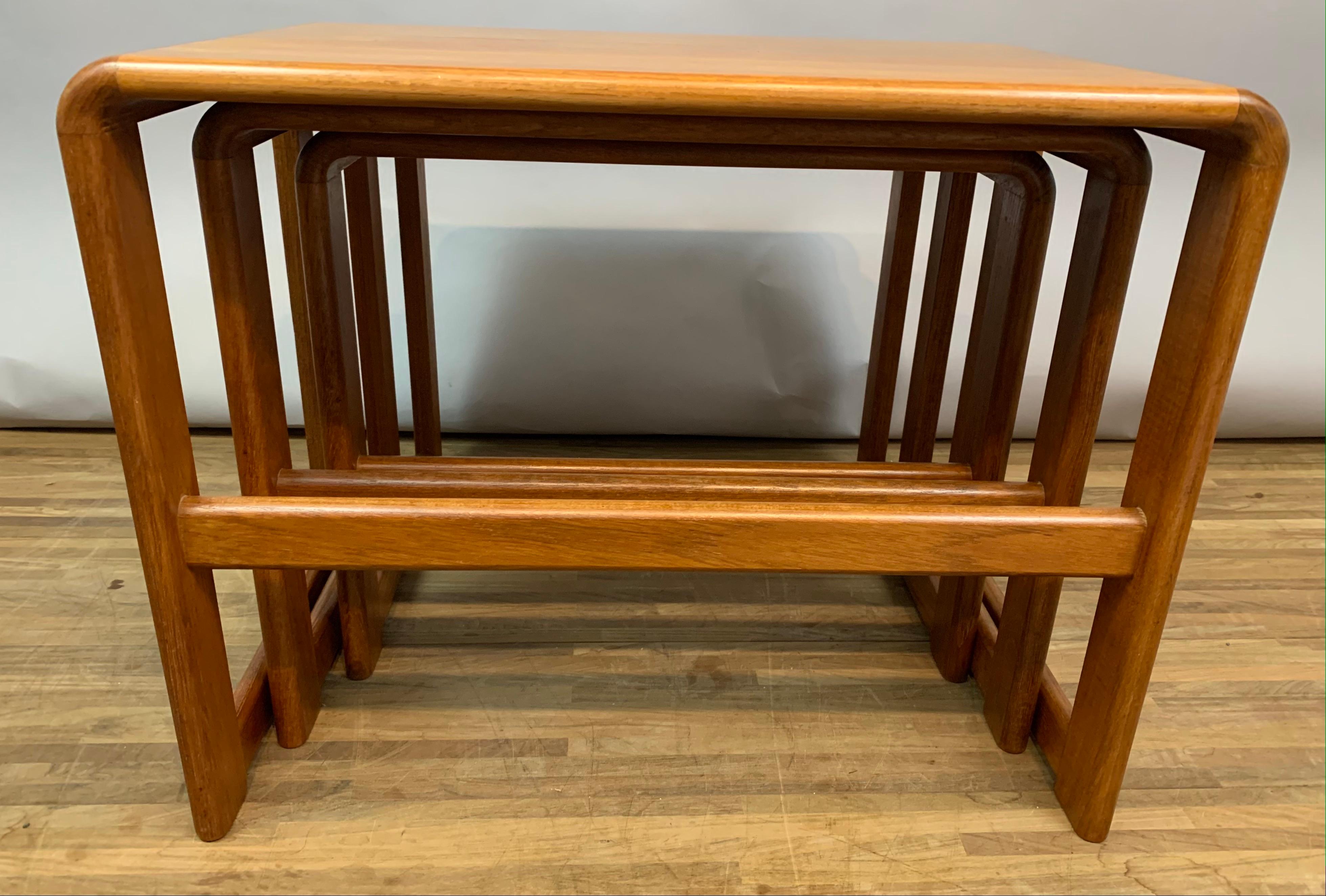 Set of 3 1960s English Teak Round Edged Nesting Tables Nest of Tables 19