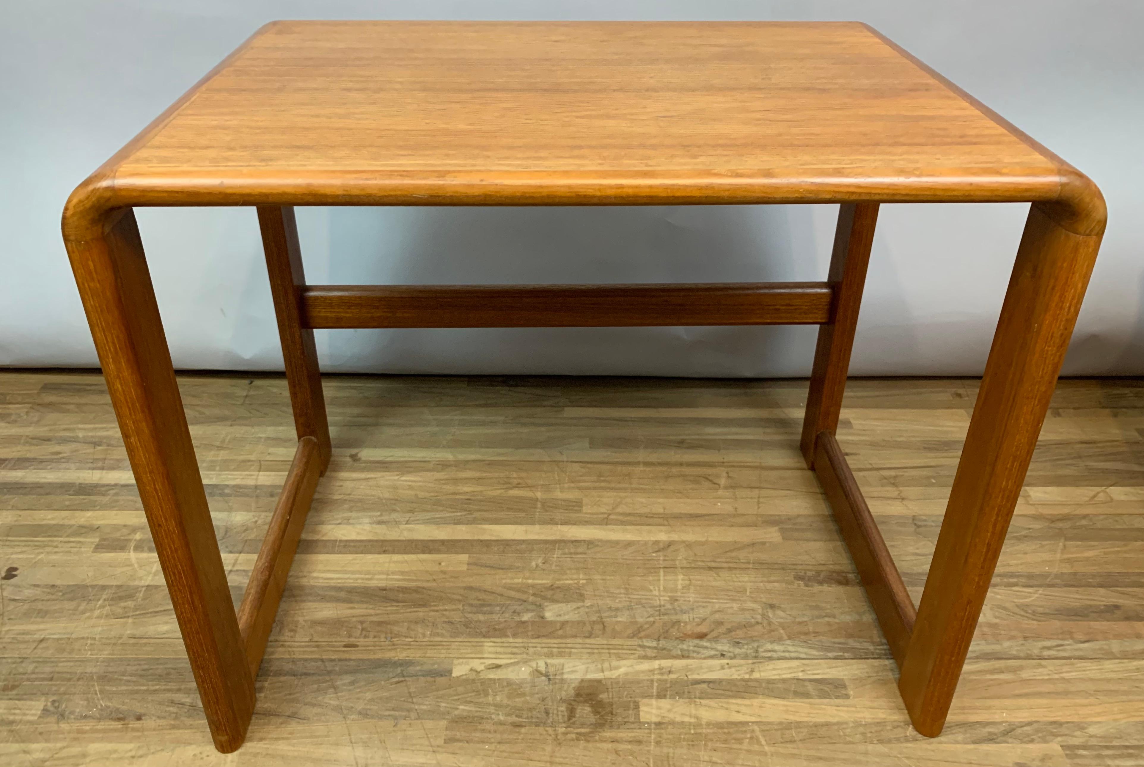 Set of 3 1960s English Teak Round Edged Nesting Tables Nest of Tables 25