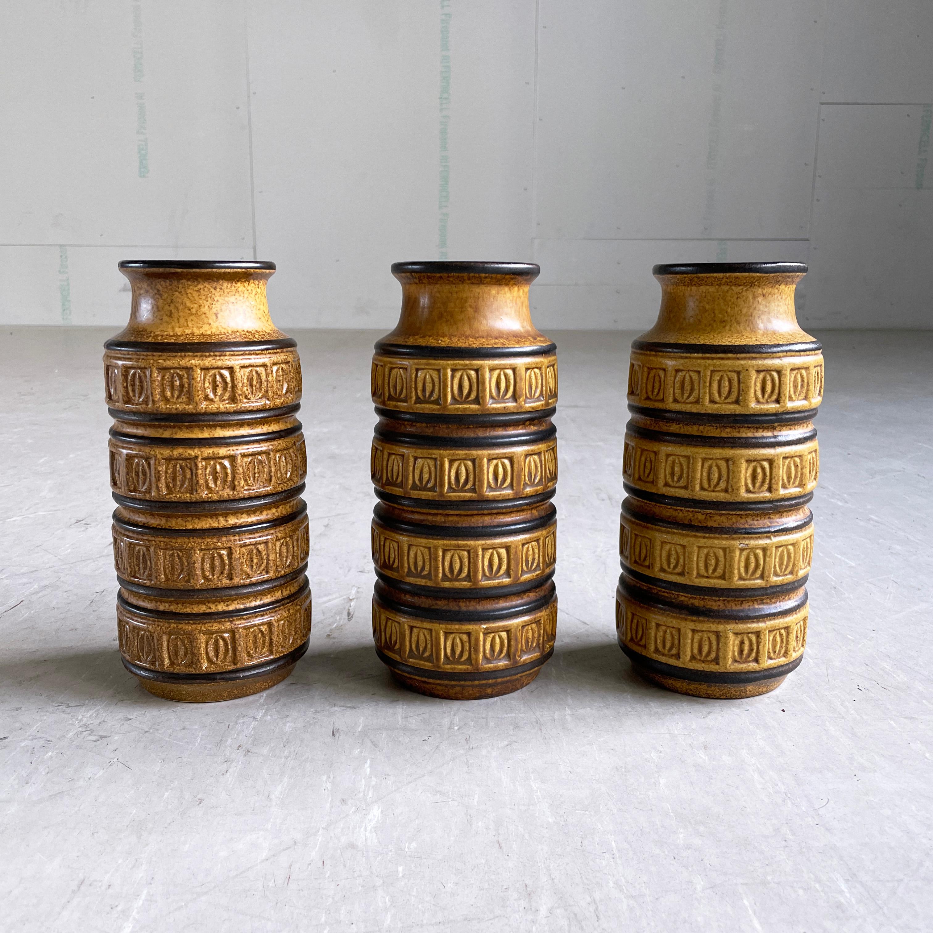 Mid-Century moderno Set di 3 vasi in ceramica di Scheurich Keramik della Germania occidentale degli anni '60 268-23 in vendita