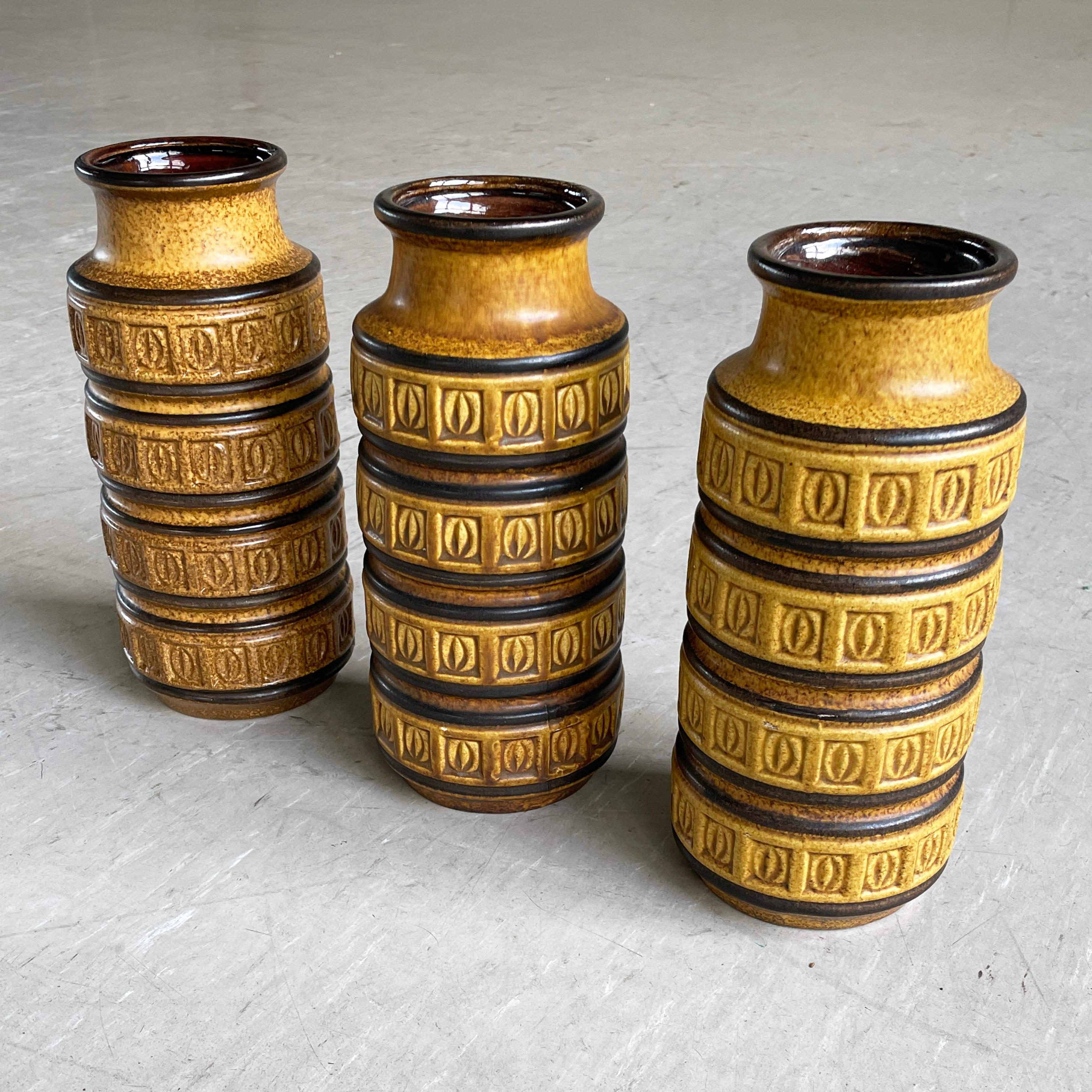 Tedesco Set di 3 vasi in ceramica di Scheurich Keramik della Germania occidentale degli anni '60 268-23 in vendita
