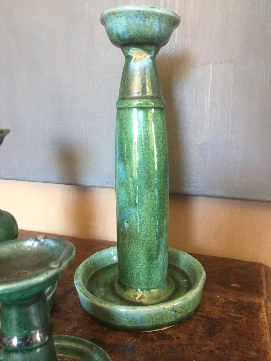 Set of 3 Early 20th Century Chinese Green Glazed Candlesticks In Good Condition For Sale In Vosselaar, BE