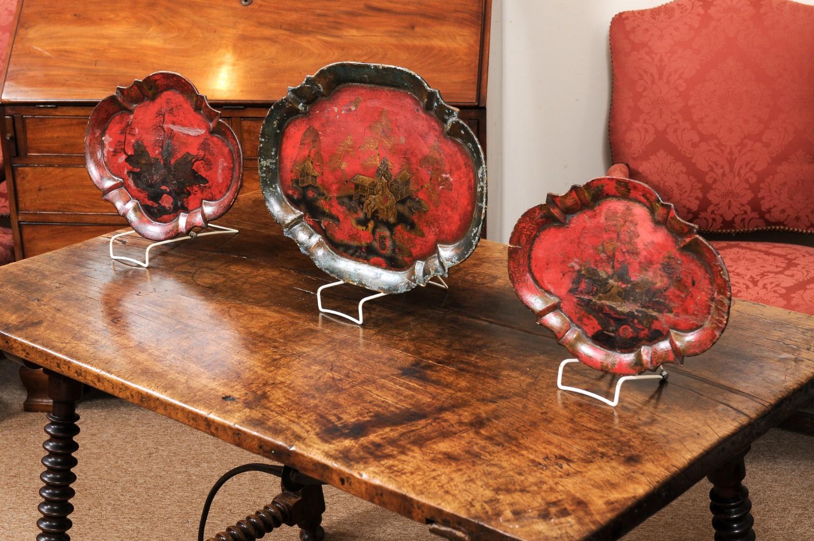 Set of 3 19th Century Red Chinoserie Lacquered Paper Mache Trays 1