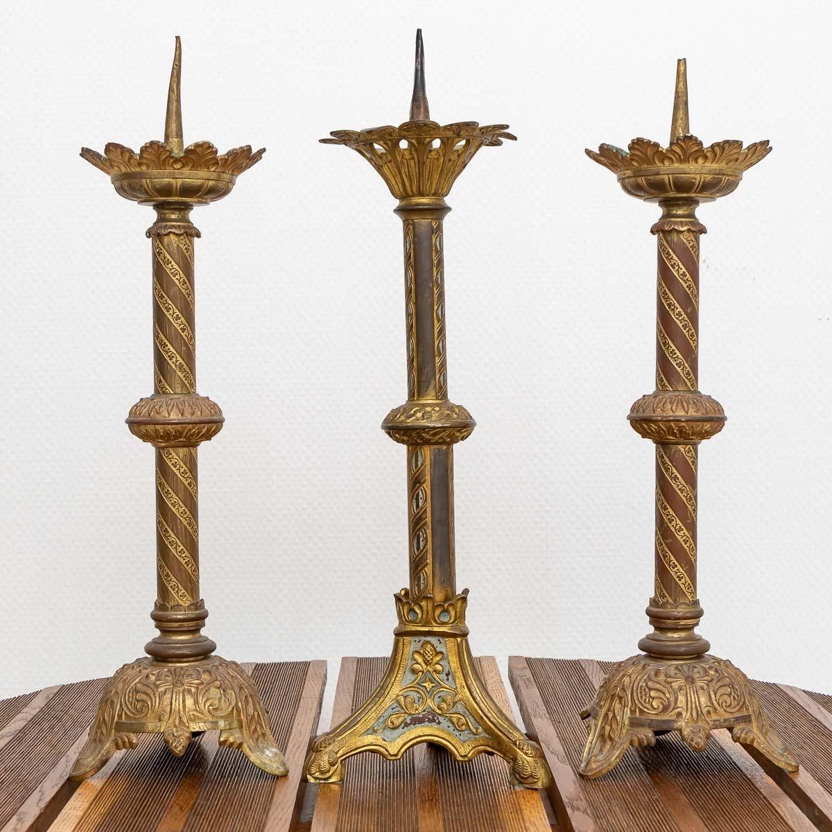 Set Of 3 Altar Candlesticks Candle Holder - Bronze - Period: XIXth Century In Good Condition For Sale In CRÉTEIL, FR