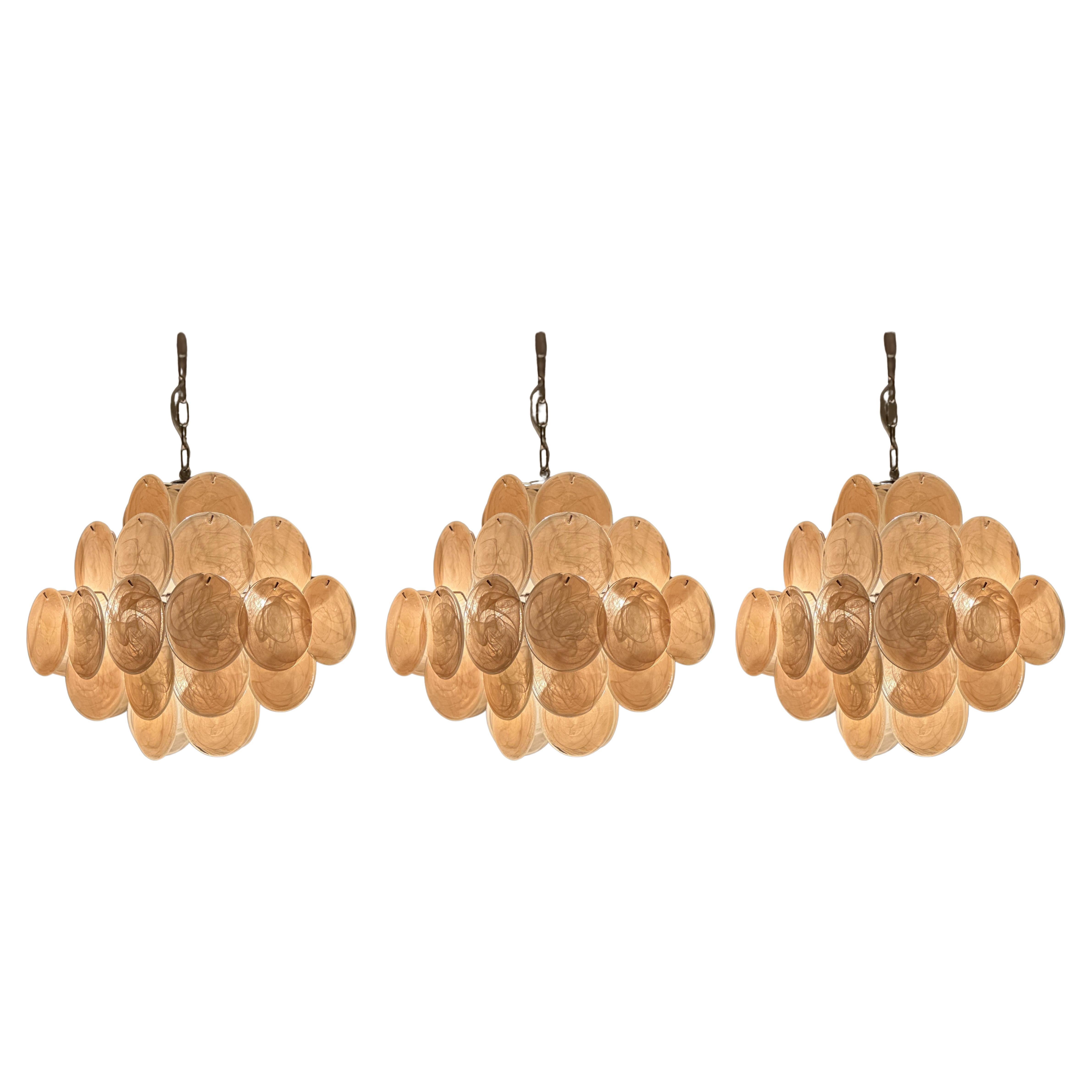 Ensemble de 3 lustres à disque de Murano de couleur ambre dans le style de Vistosi. en vente