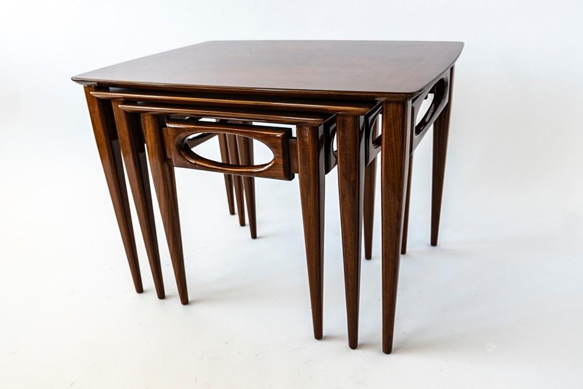 Set of 3 American modern walnut nesting tables, by American of Martinsville, 1950s.