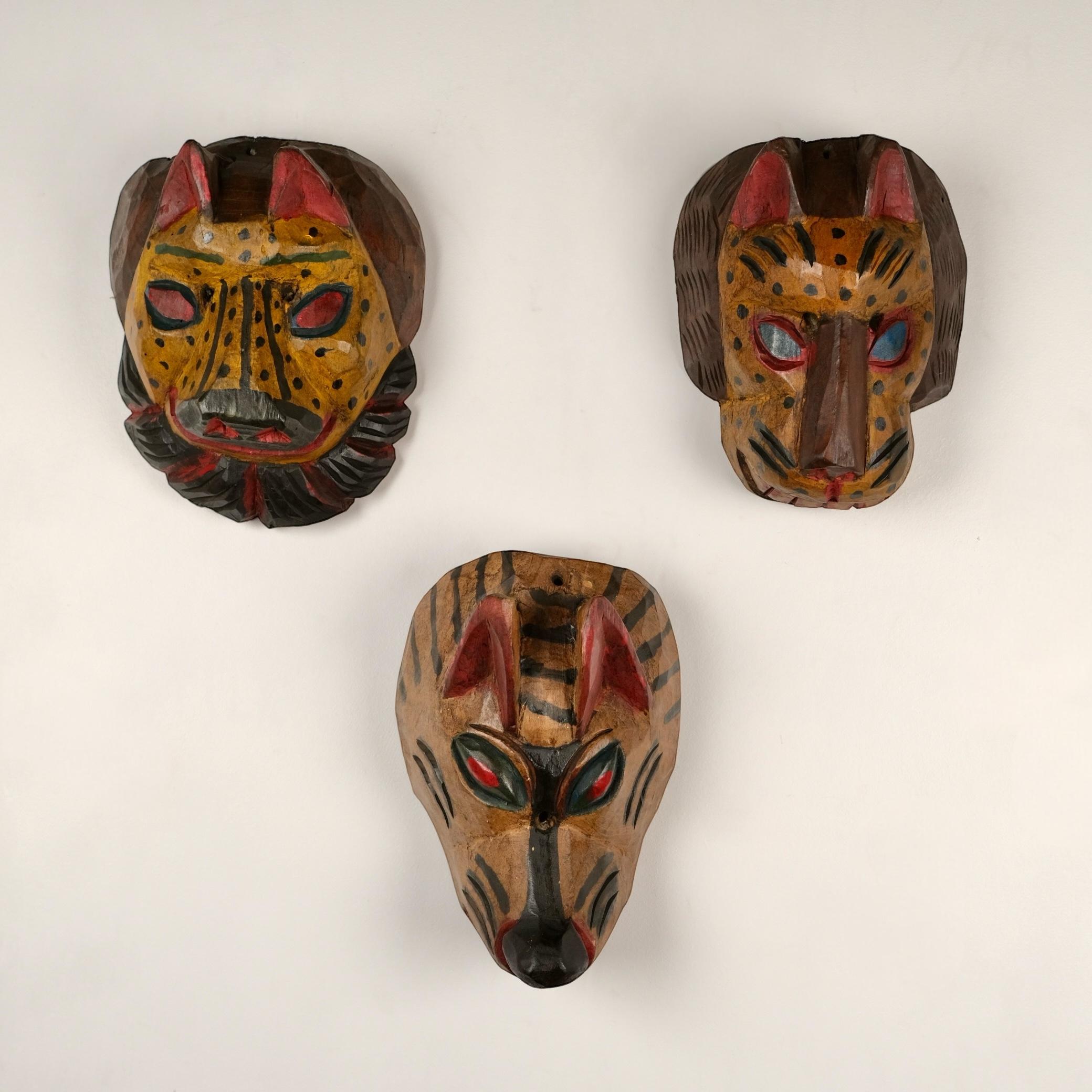 Set of 3 wood animal masks, made in the 1980s in Guatemala, for ceremonies and local rituals.
Hand-carved and hand-painted, very decorative, and guaranteed without any spell on them.

Dimensions : 
1 : W16,5 H23 D12
2 : W19 H22 D10
3 : W17 H20 D10