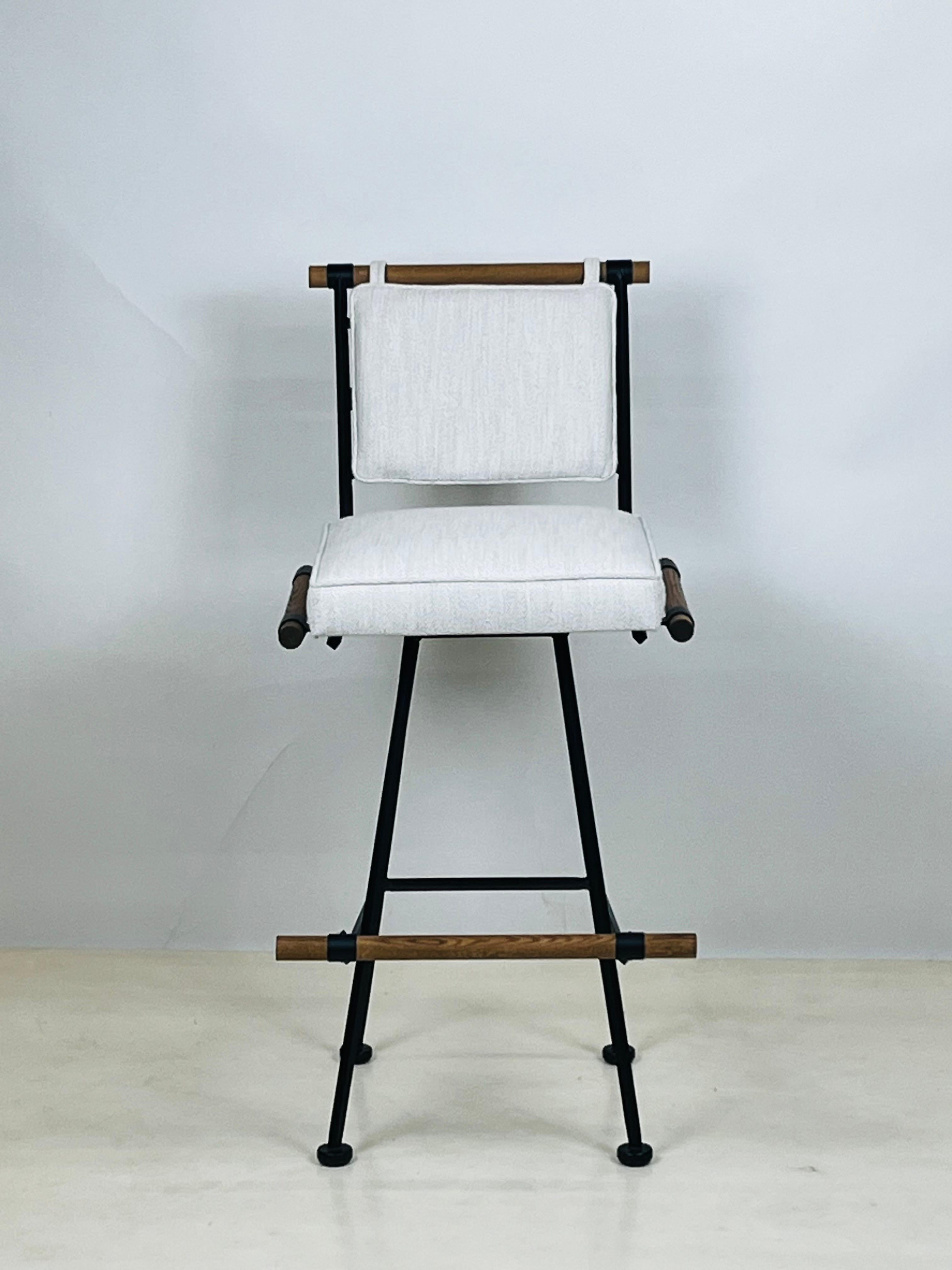Juego de 3 taburetes de bar giratorios Antibes de Design Frères, en COM en Nuevo estado para la venta en Los Angeles, CA