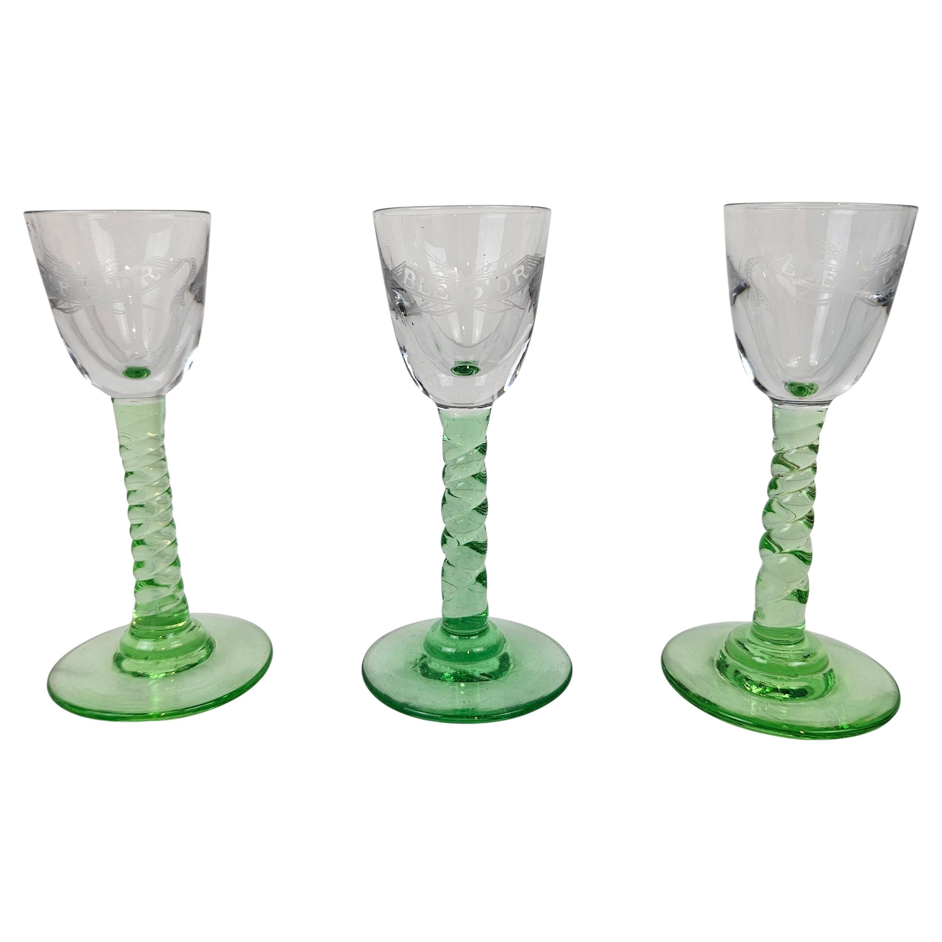 Set of 3 Antique “Blé d’Or” Engraved Jenever Glasses with Twisted Stem, 1900's